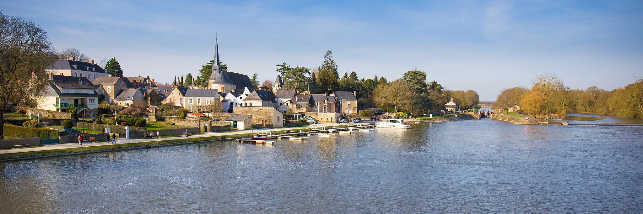 Photo showing: Le quai de l'Hirondelle et l'écluse à Grez-Neuville (Maine-et-Loire, France).