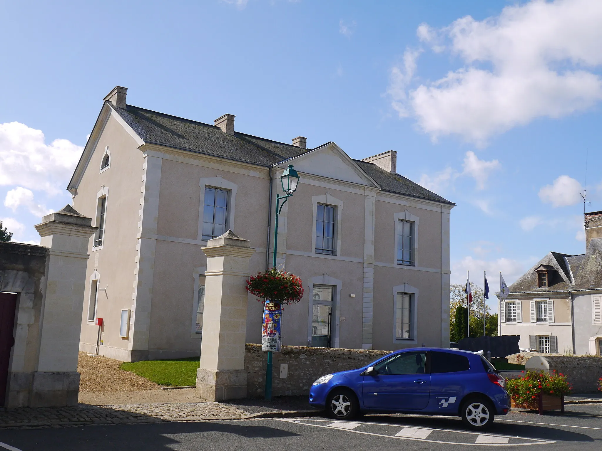 Photo showing: La mairie de Morannes-sur-Sarthe (Maine-et-Loire, France).