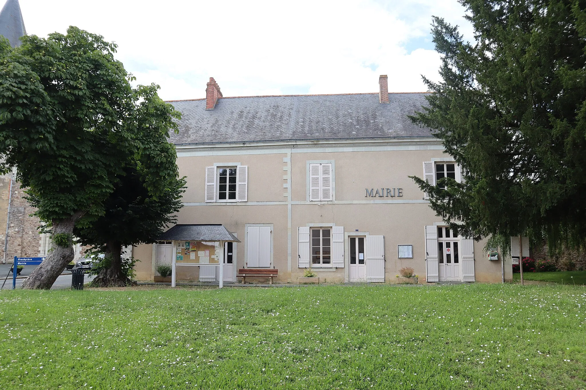 Photo showing: Mairie d'Étriché (49).