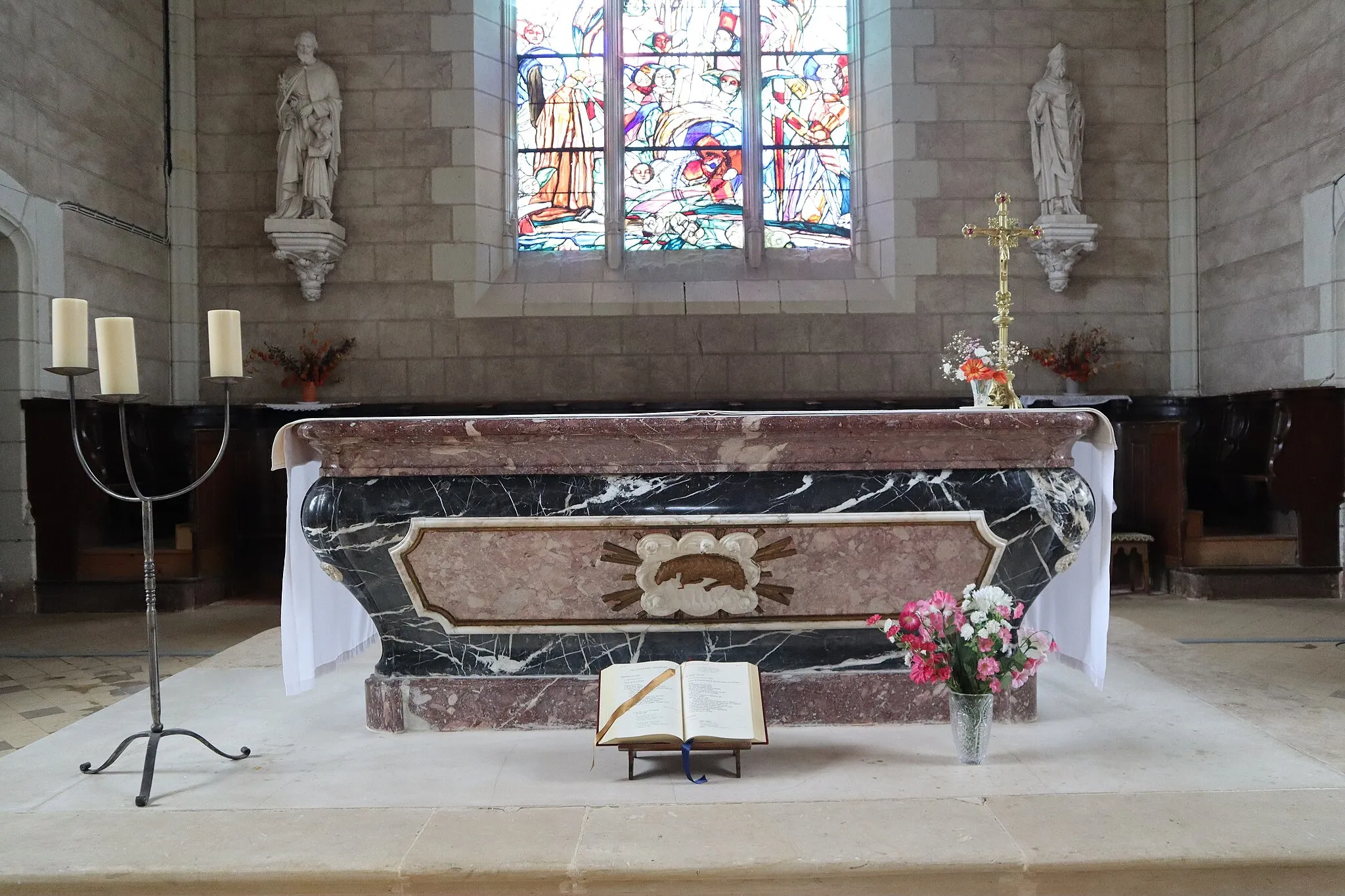 Photo showing: Intérieur de l'église Saint-Hilaire à Étrigné (49).