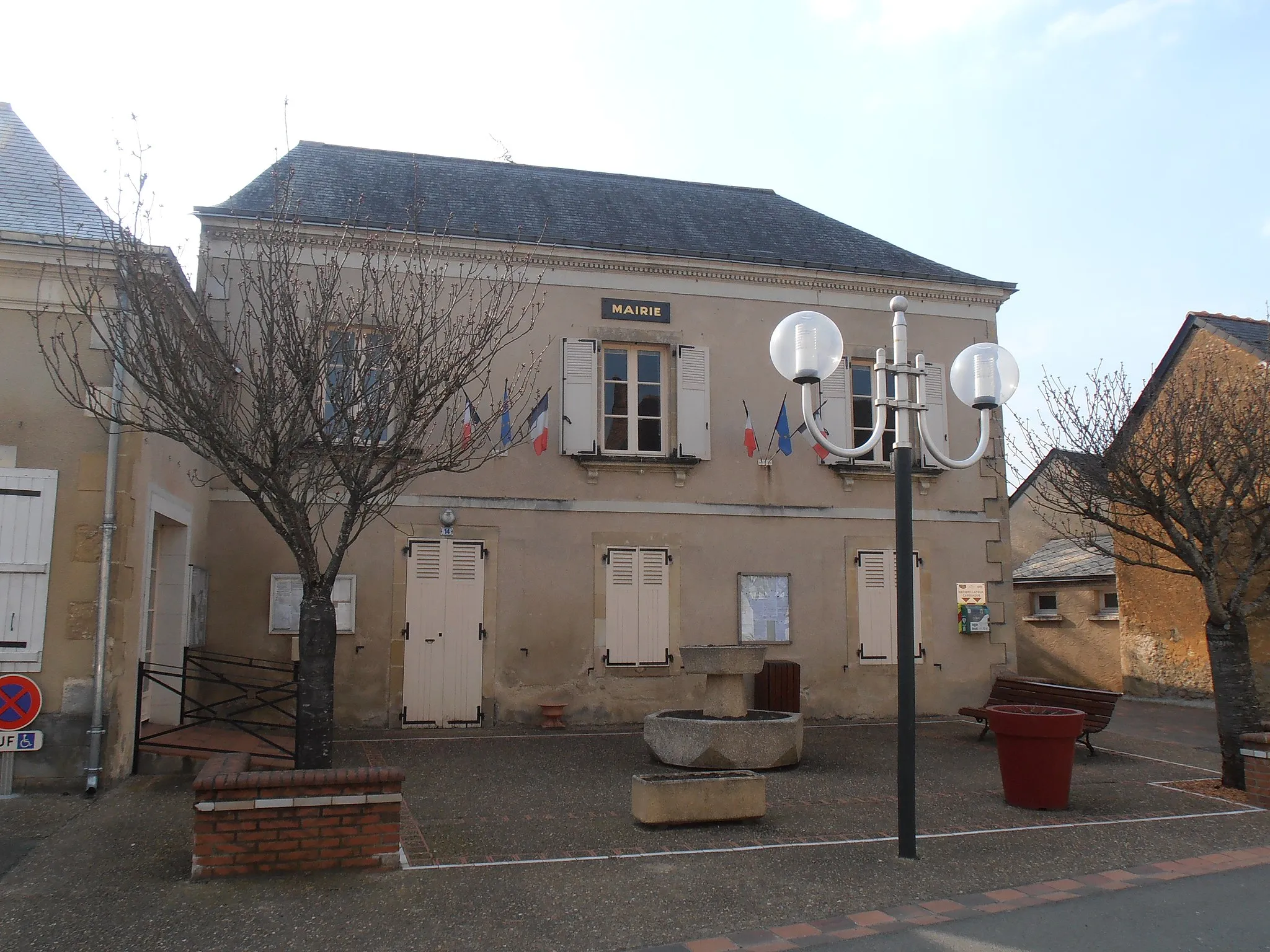 Photo showing: La mairie des Rairies (Maine-et-Loire, France).