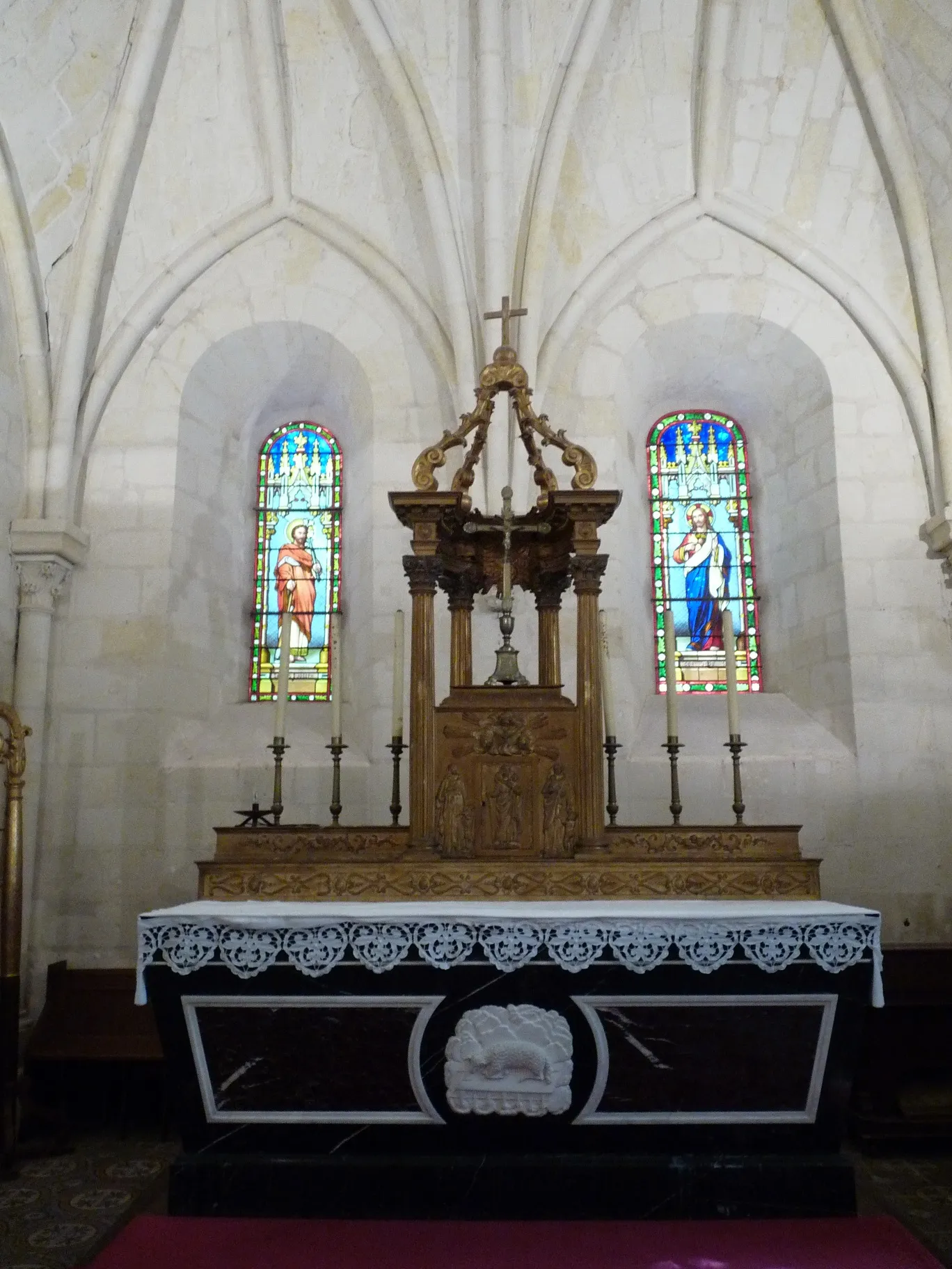 Photo showing: Intérieur de l'église Saint-Martin-de-Vertou à Linières-Bouton (49). Maître-autel.