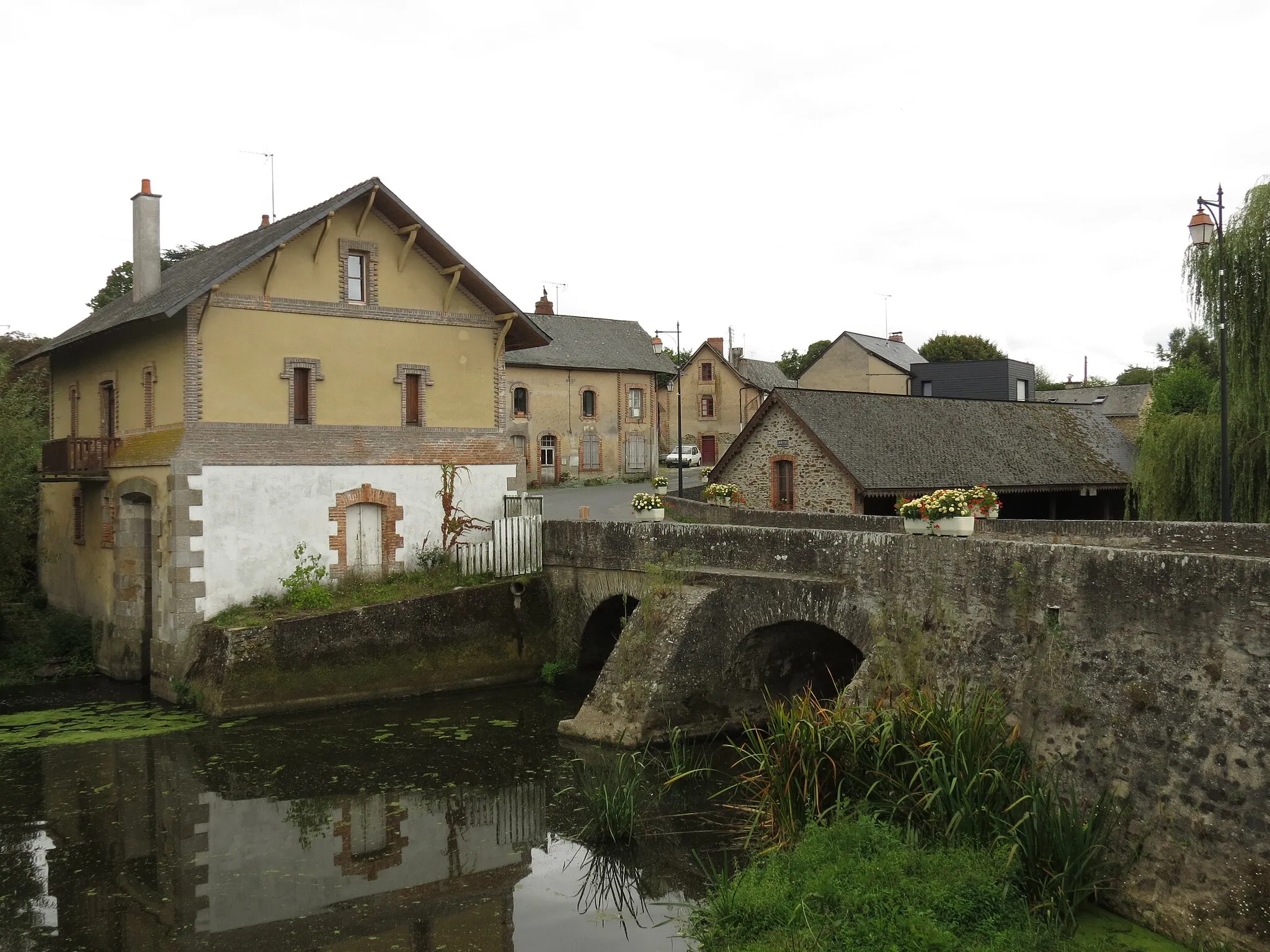 Photo showing: Vue générale du quartier St Jean Le Bourg-d'Iré