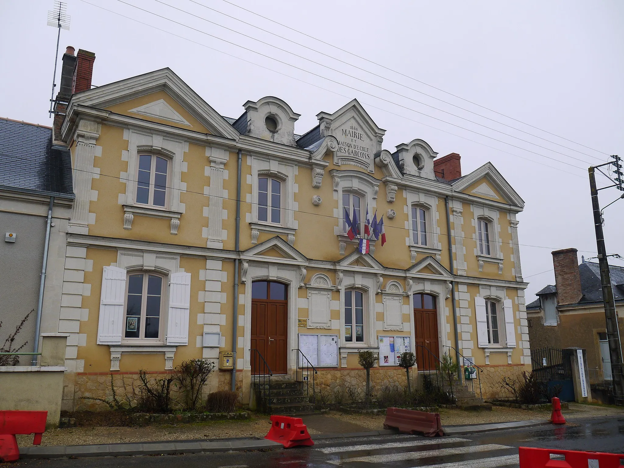 Photo showing: La mairie de Montigné-lès-Rairies (Maine-et-Loire, France).