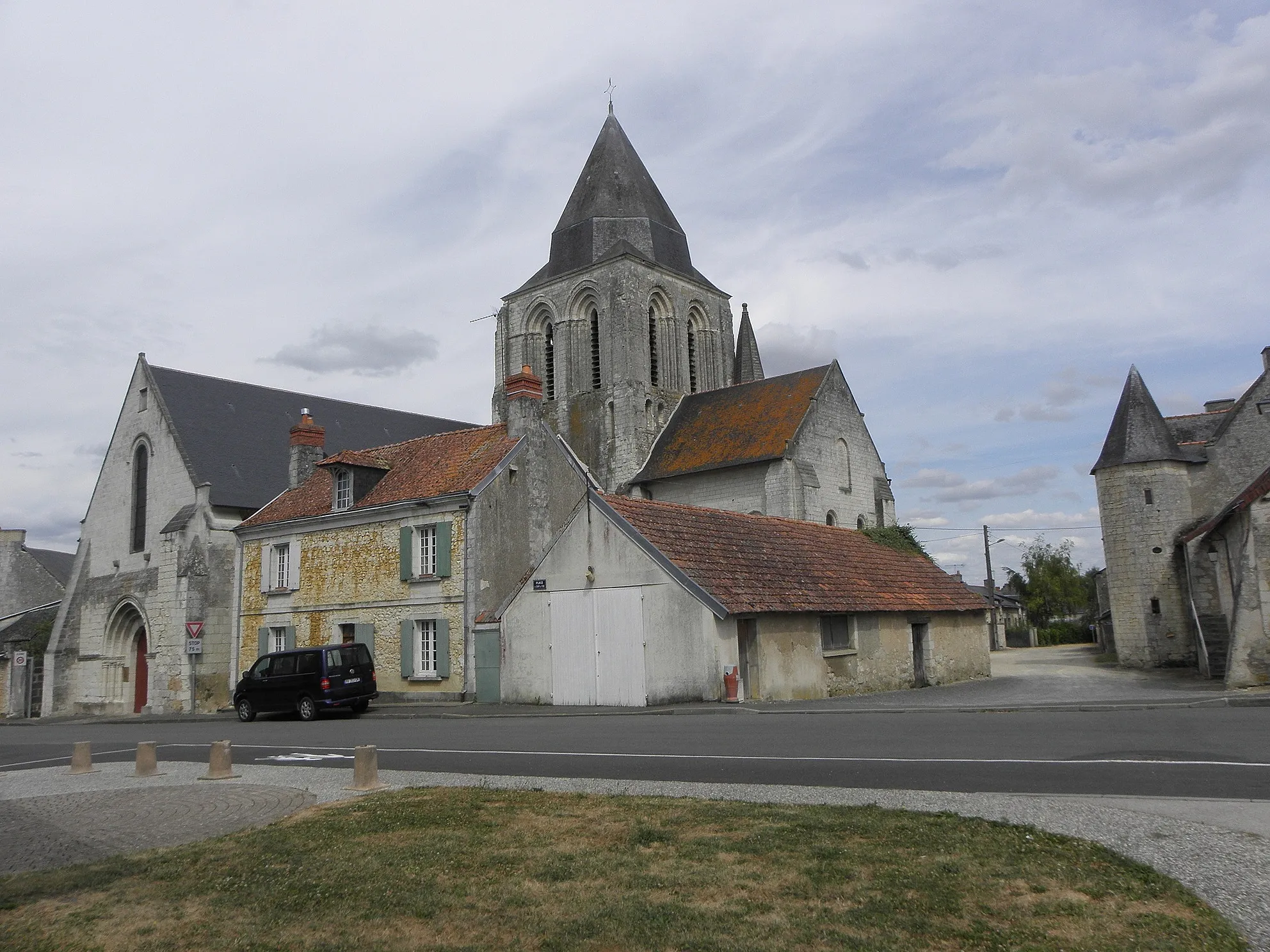 Photo showing: Église Saint-Vincent de Vernoil-le-Fourrier (49).