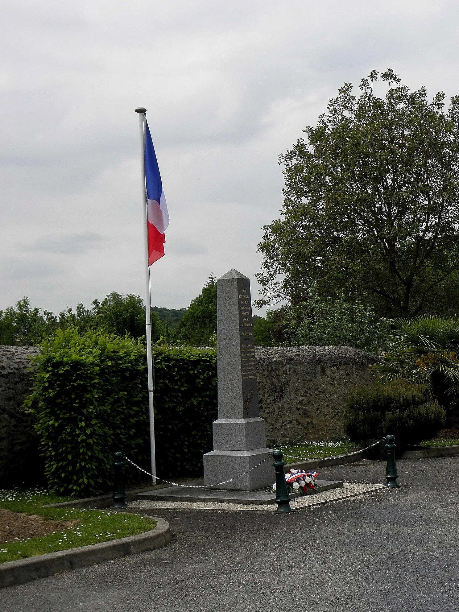 Photo showing: Monument aux morts de forcé (53).