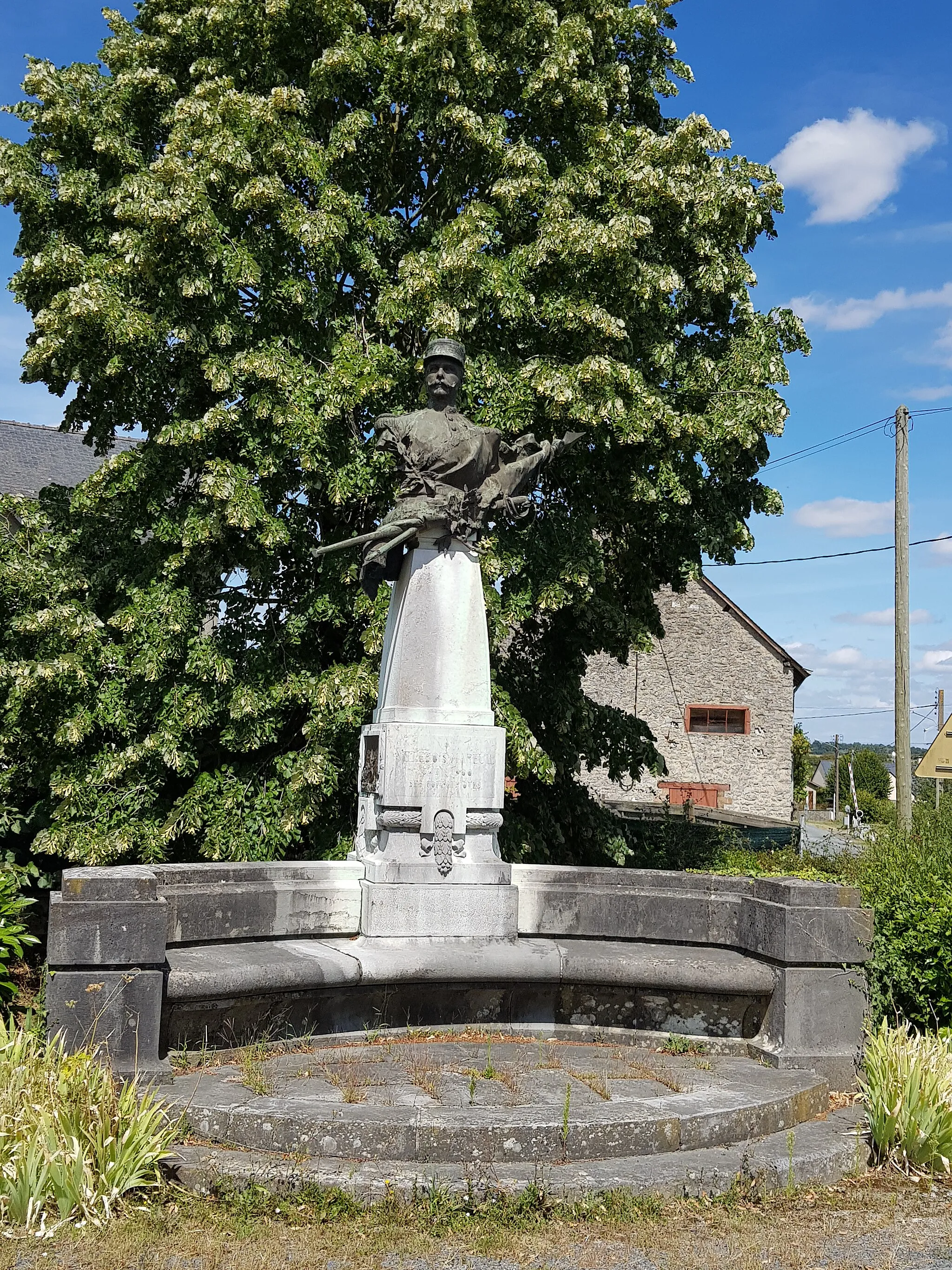 Photo showing: Buste de Georges de Villebois-Mareuil à Grez-en-Bouère.