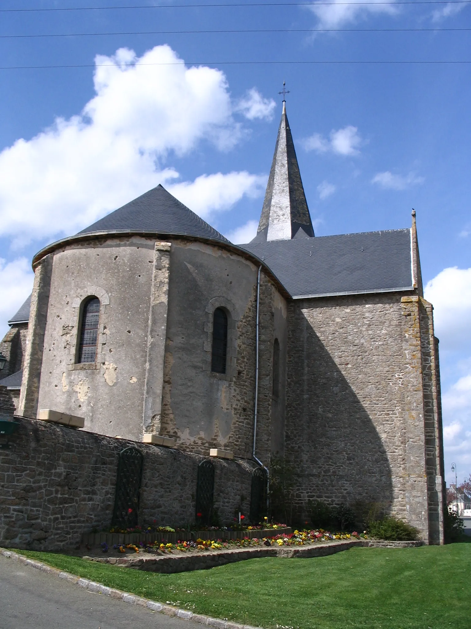 Photo showing: The church of Bournouvel, in Belgeard, Mayenne, France.