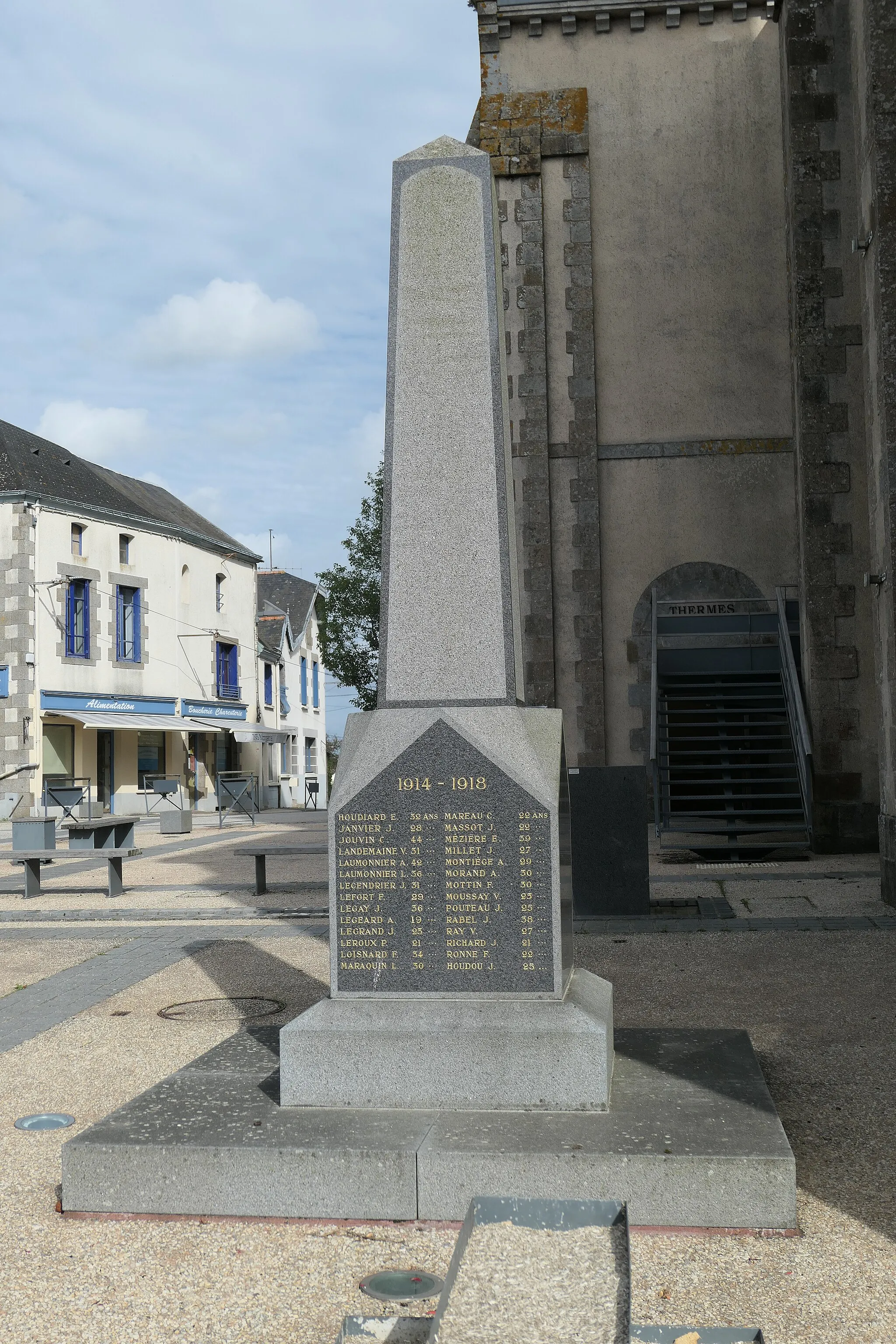 Photo showing: War memorial of Jublains (Mayenne, France)