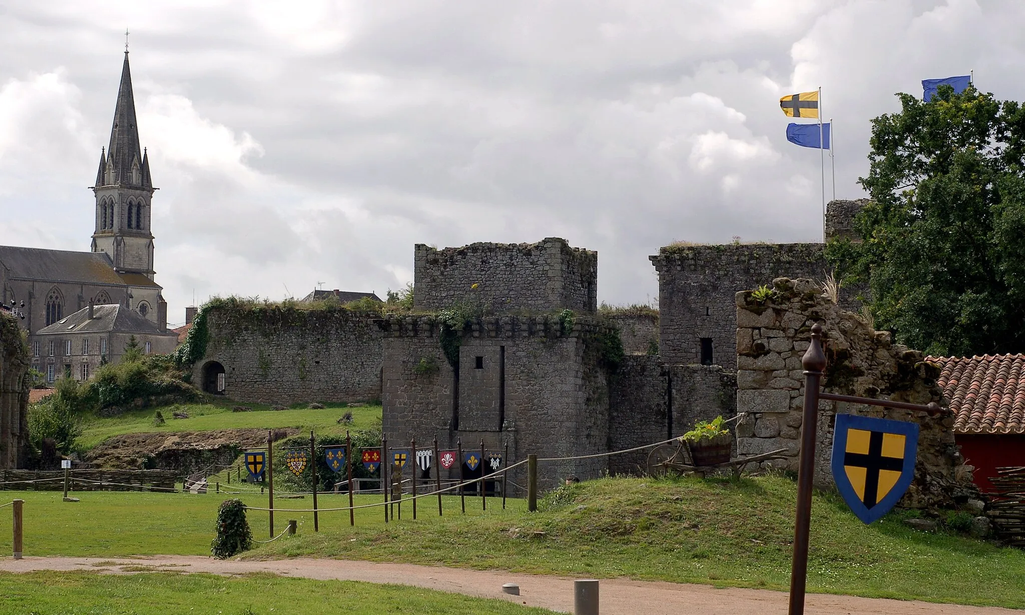 Photo showing: Die Burg Tiffauges in der Vendée