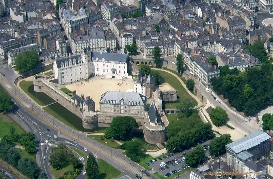 Photo showing: Vue aérienne du château des ducs de Bretagne (Nantes, France)