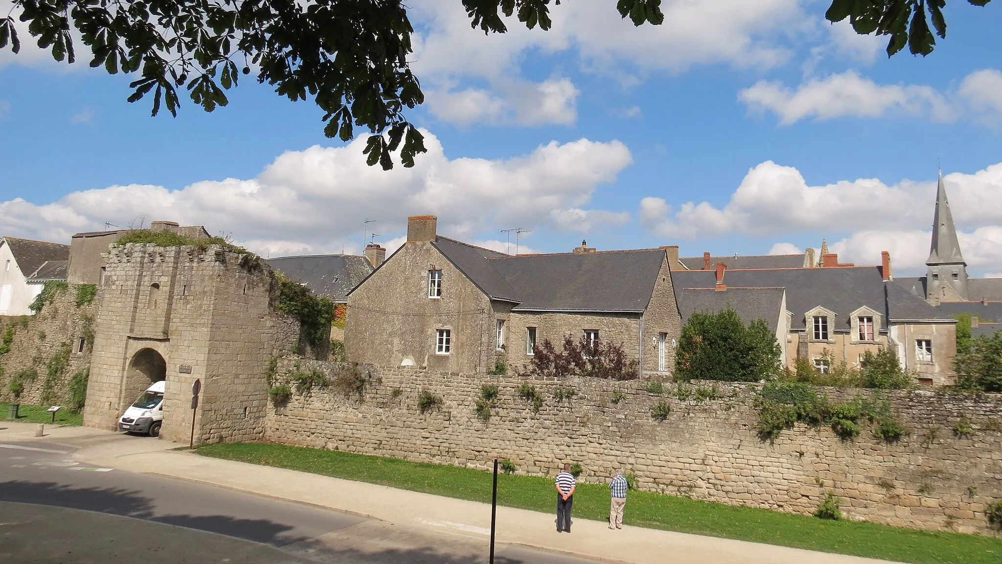 Photo showing: This building is indexed in the base Mérimée, a database of architectural heritage maintained by the French Ministry of Culture, under the reference PA00108626 .