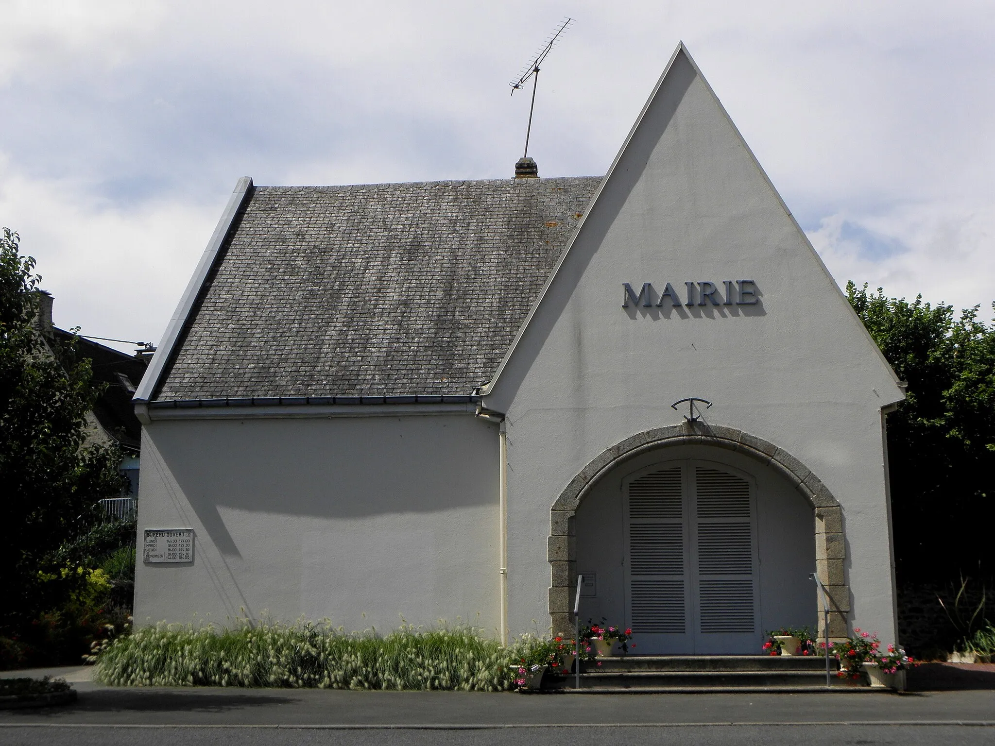 Photo showing: Mairie de Brée (53).