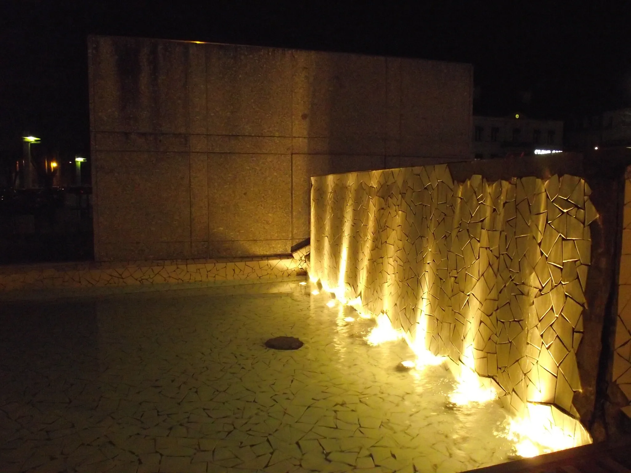 Photo showing: Fontaine de la place Travot