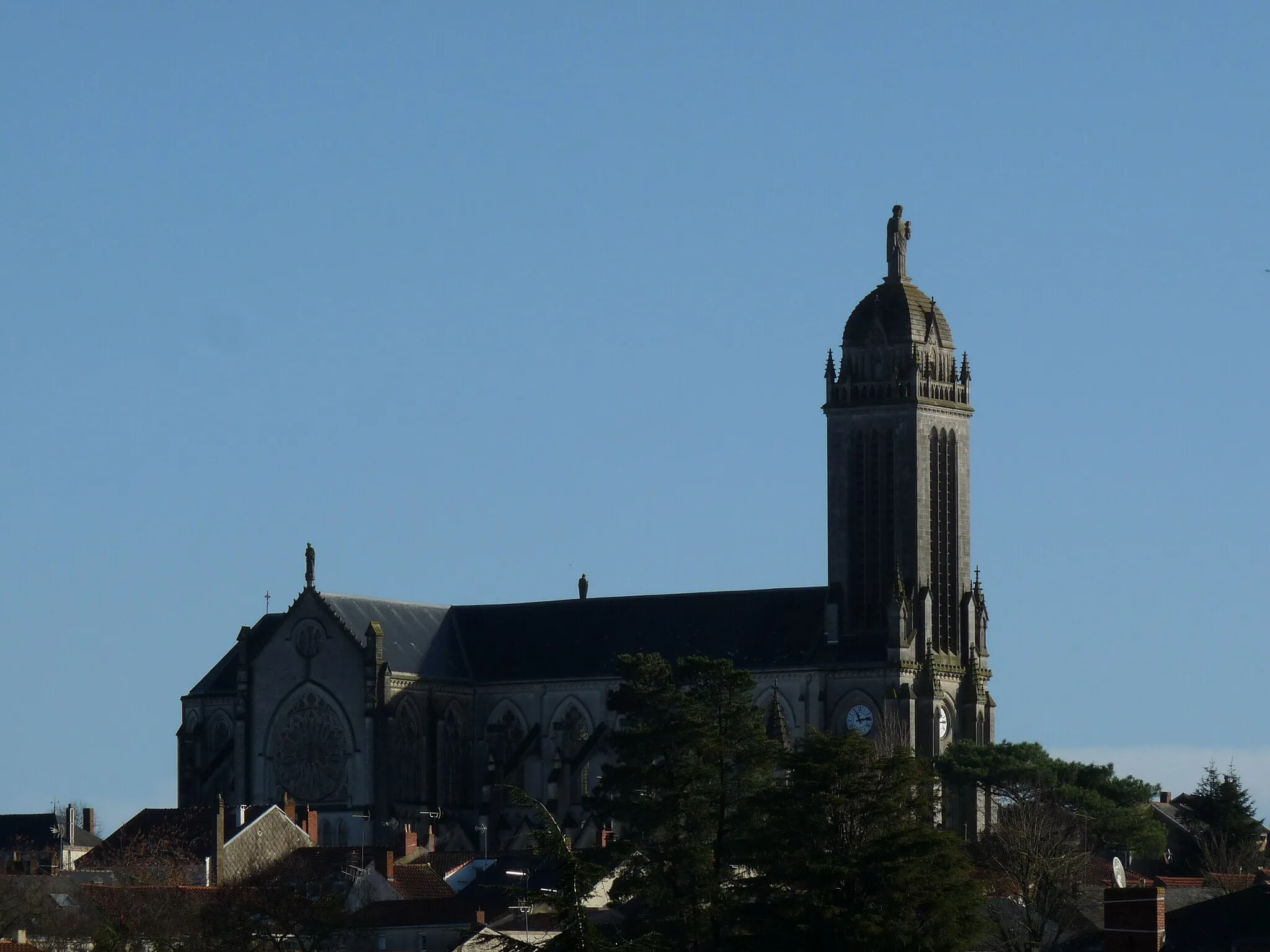 Photo showing: Extérieur de l'église Saint-Pierre à Cholet (49).