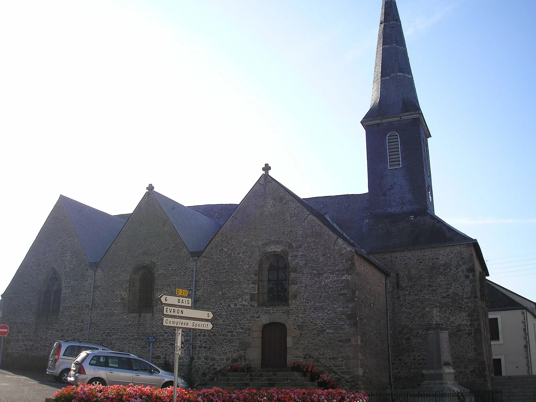 Photo showing: Eglise de Sainte Gemmes le Robert.