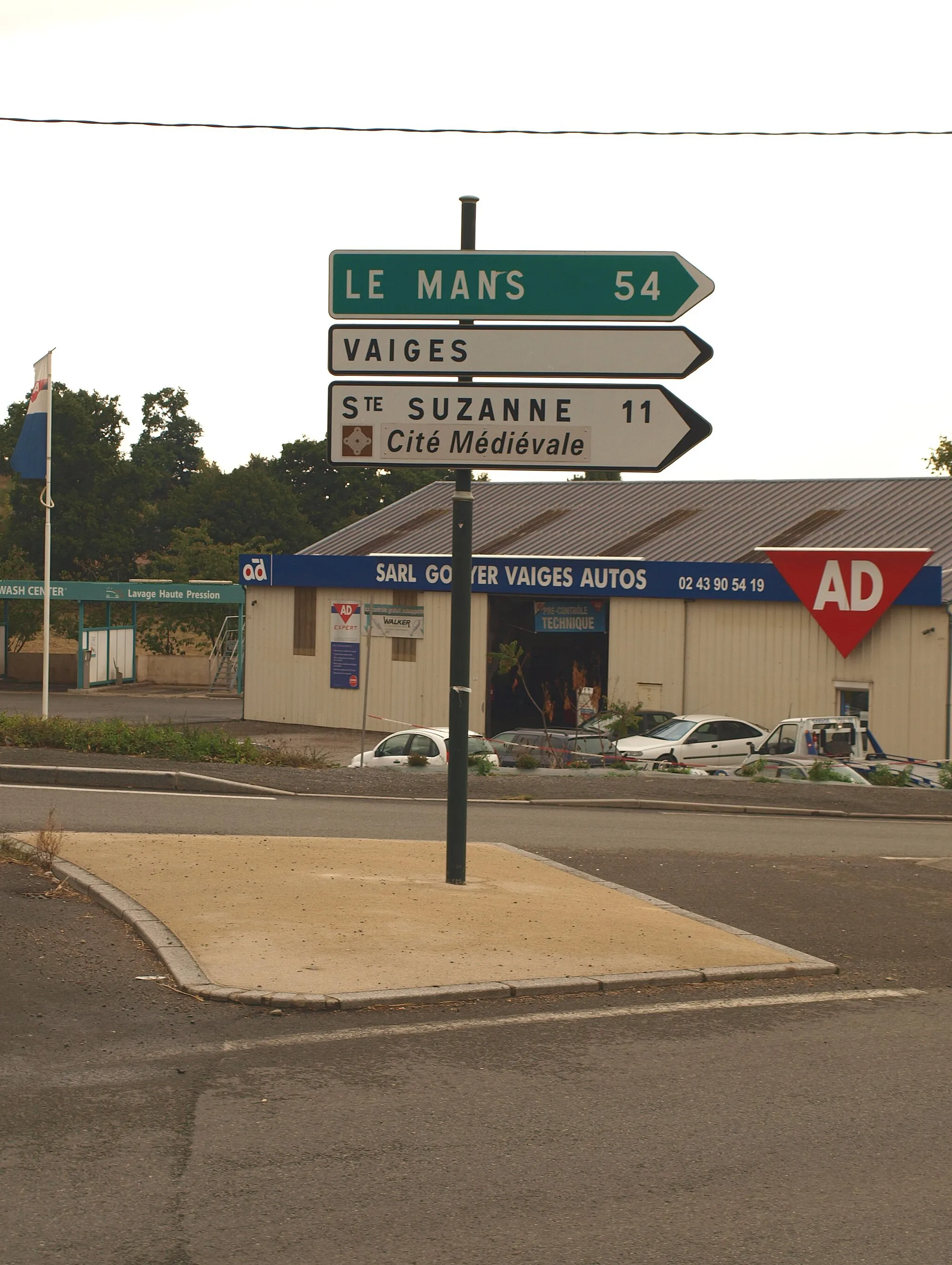 Photo showing: Vaiges (Mayenne, France) ; panneau indicateur routier