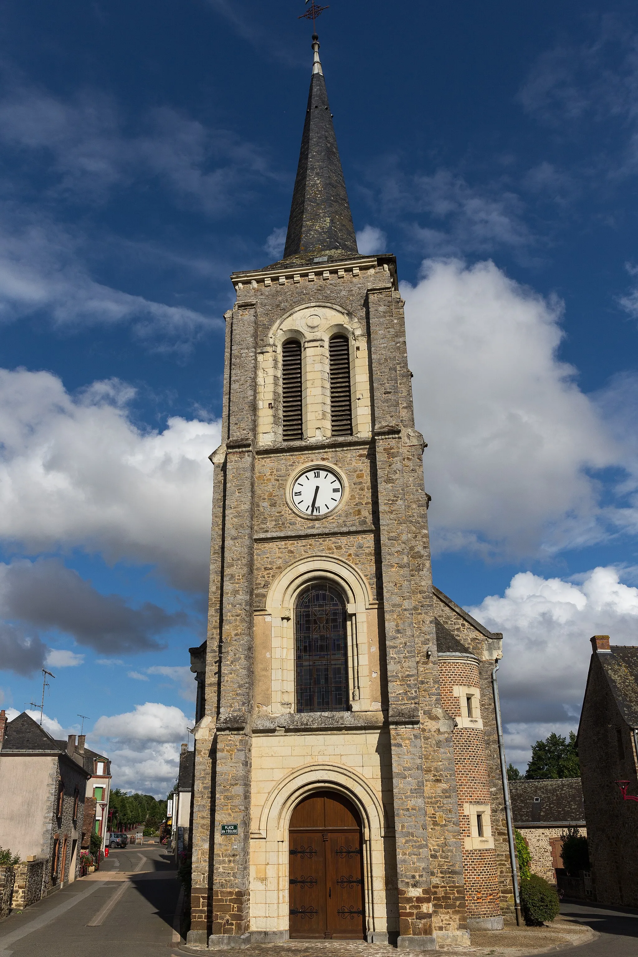 Photo showing: Église Saint-Jean-Baptiste de Saint-Jean-sur-Erve.