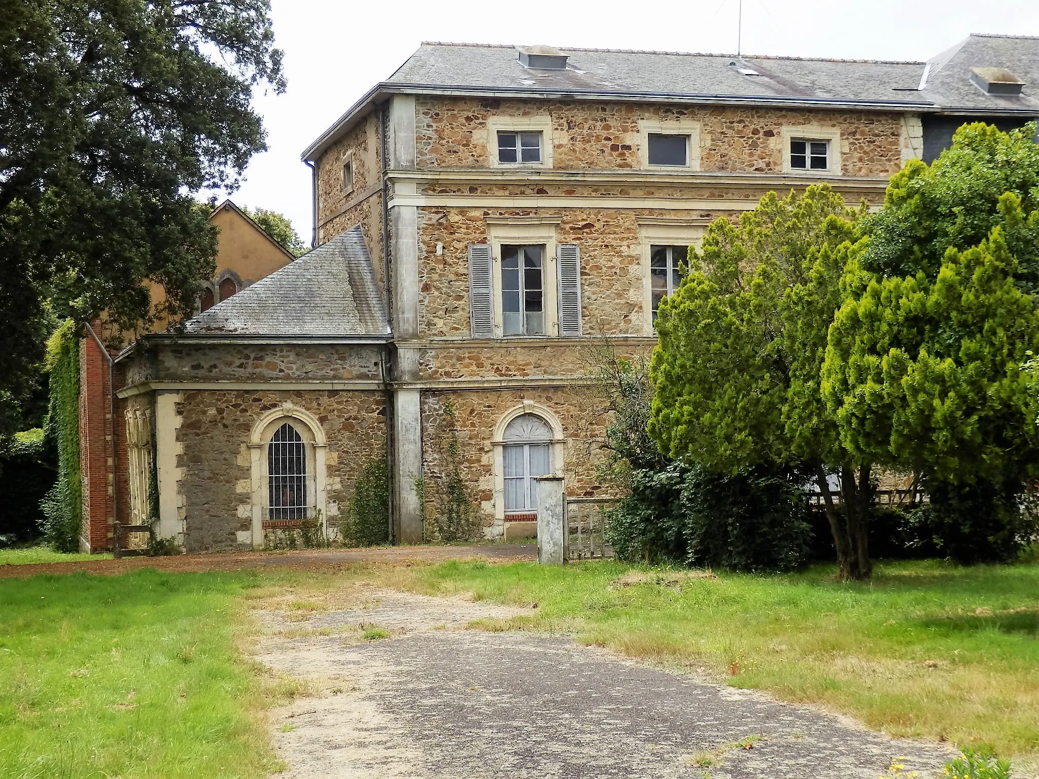 Photo showing: Sanatorium de Clavières, vue de l'arrière de la partie ancienne du batiment