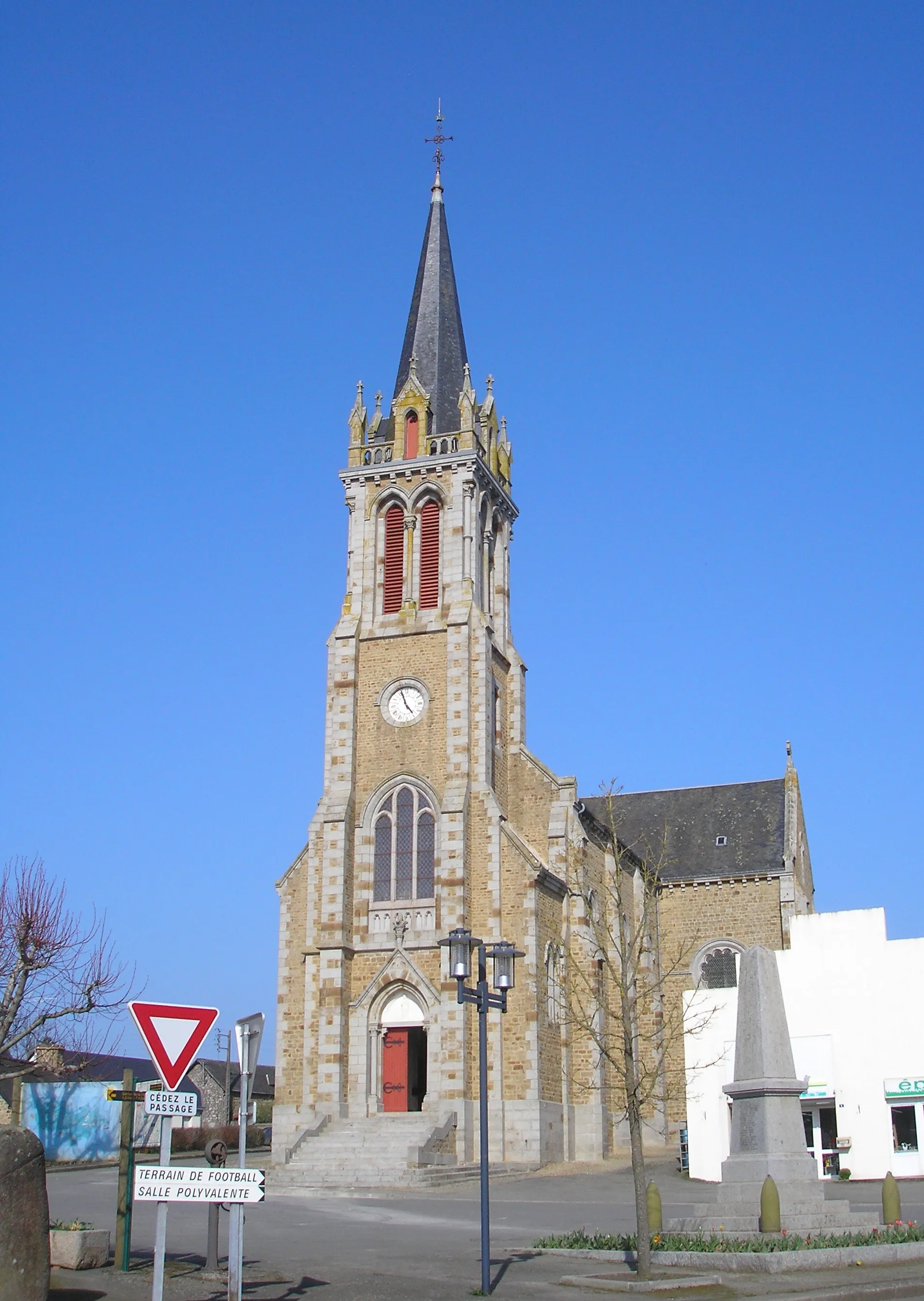 Photo showing: Désertines (Pays de la Loire, France). L'église Saint-Pierre.