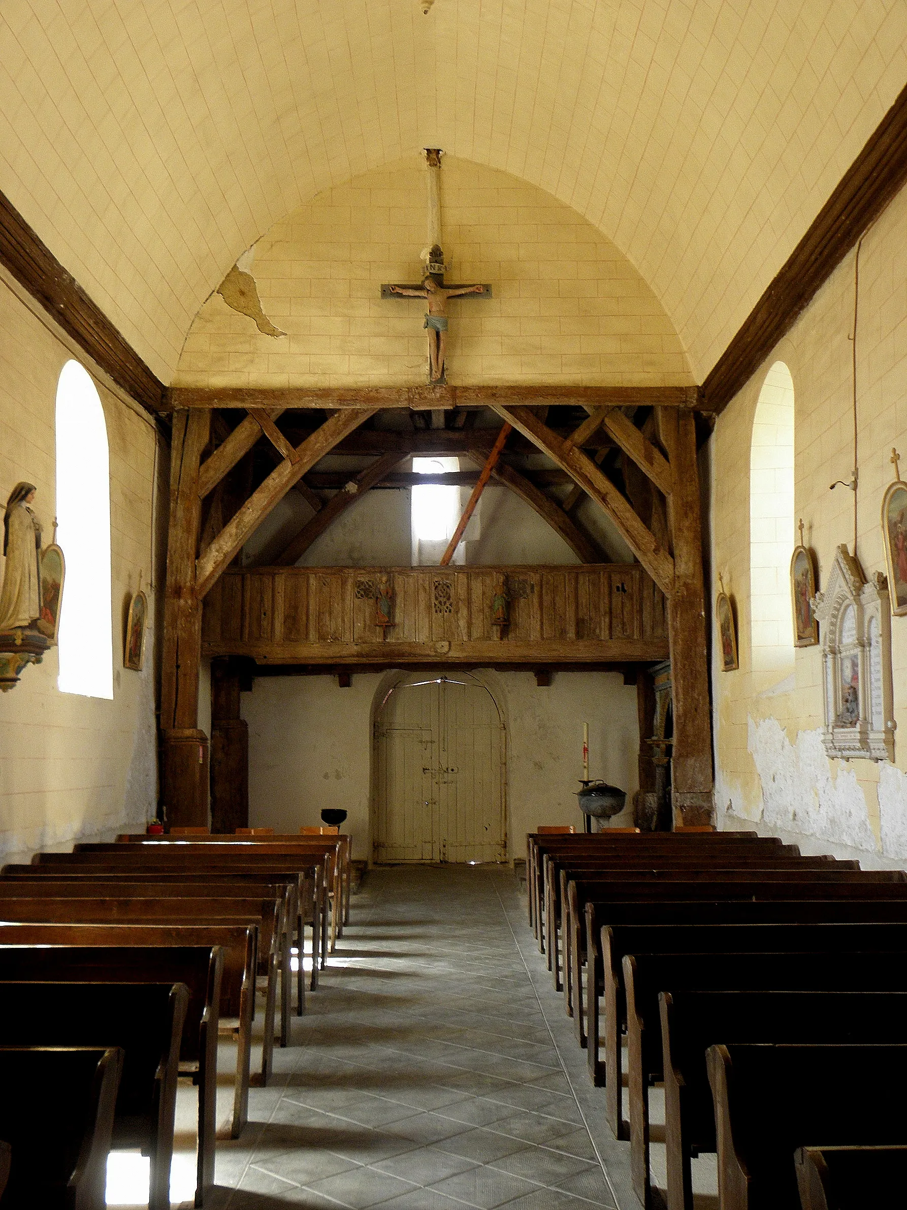 Photo showing: Tribune de l'église Saint-Julien de La Bazouge-des-Alleux (53).