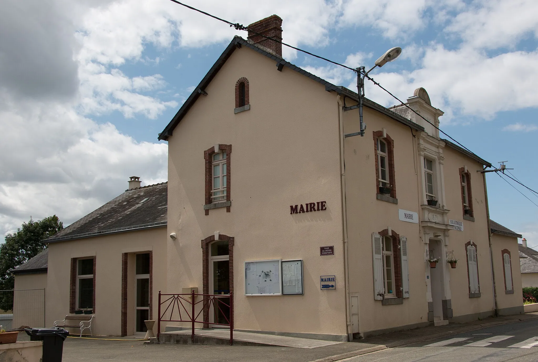 Photo showing: Mairie de La Chapelle-Anthenaise.