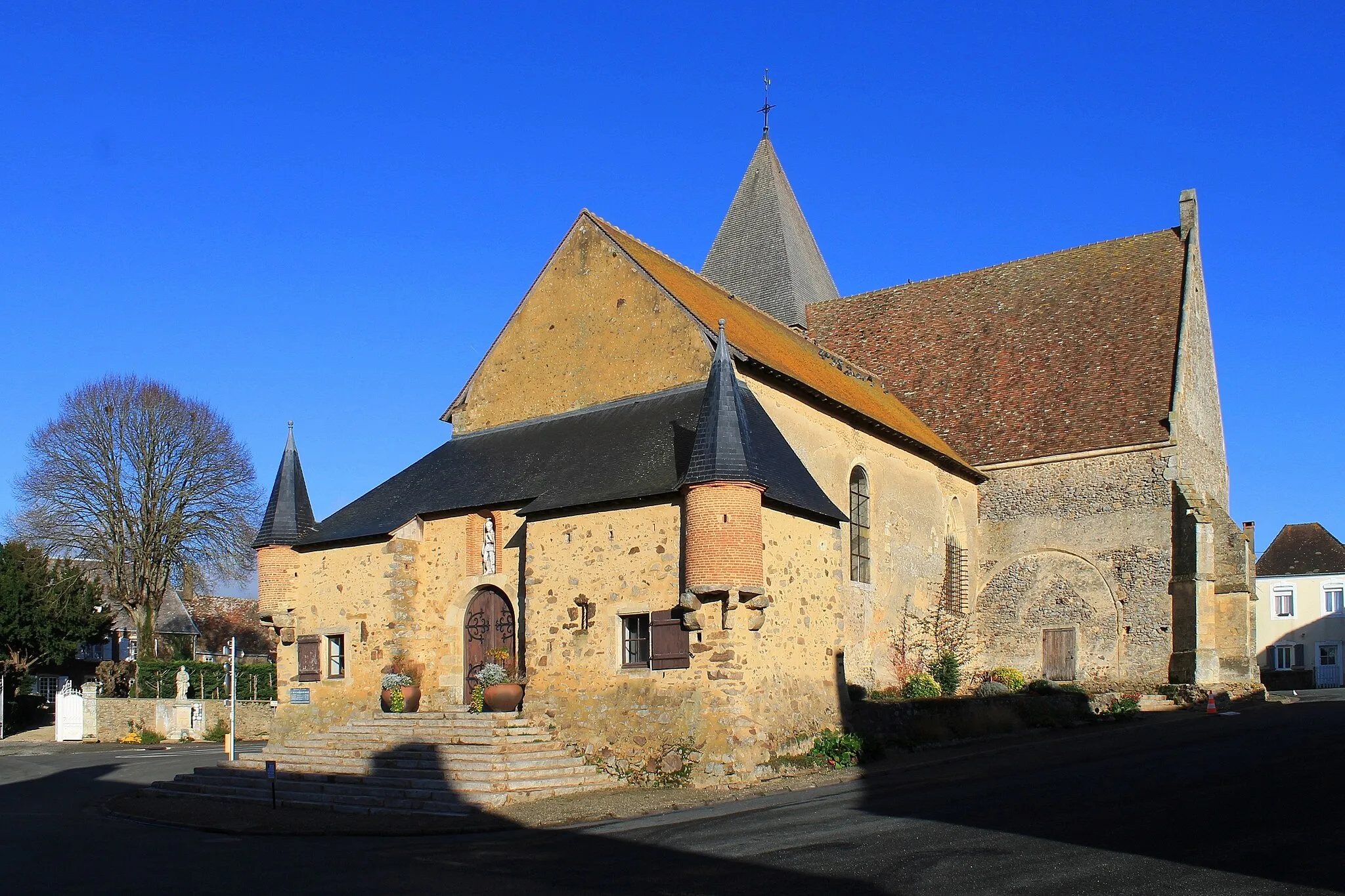 Photo showing: L'église de Saint-Georges-du-Rosay