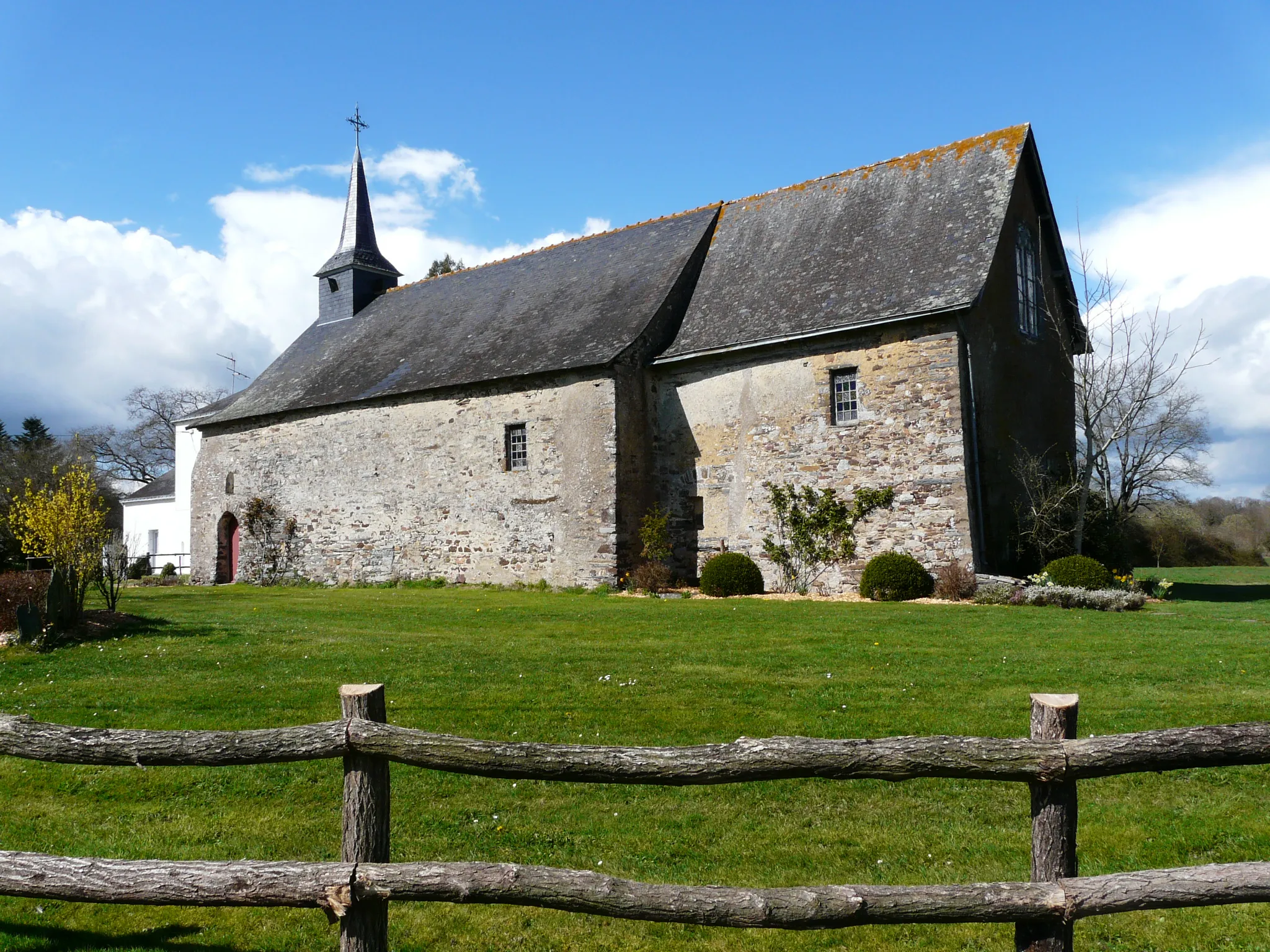 Photo showing: Vue d'ensemble de la Chapelle St Germain (Angle Sud-Est)