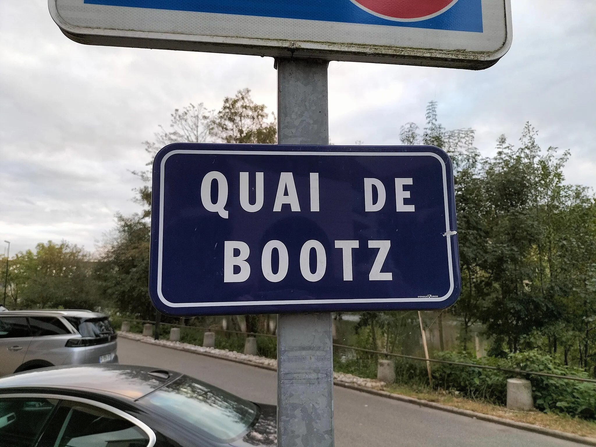 Photo showing: Plaque Quai de Bootz Laval