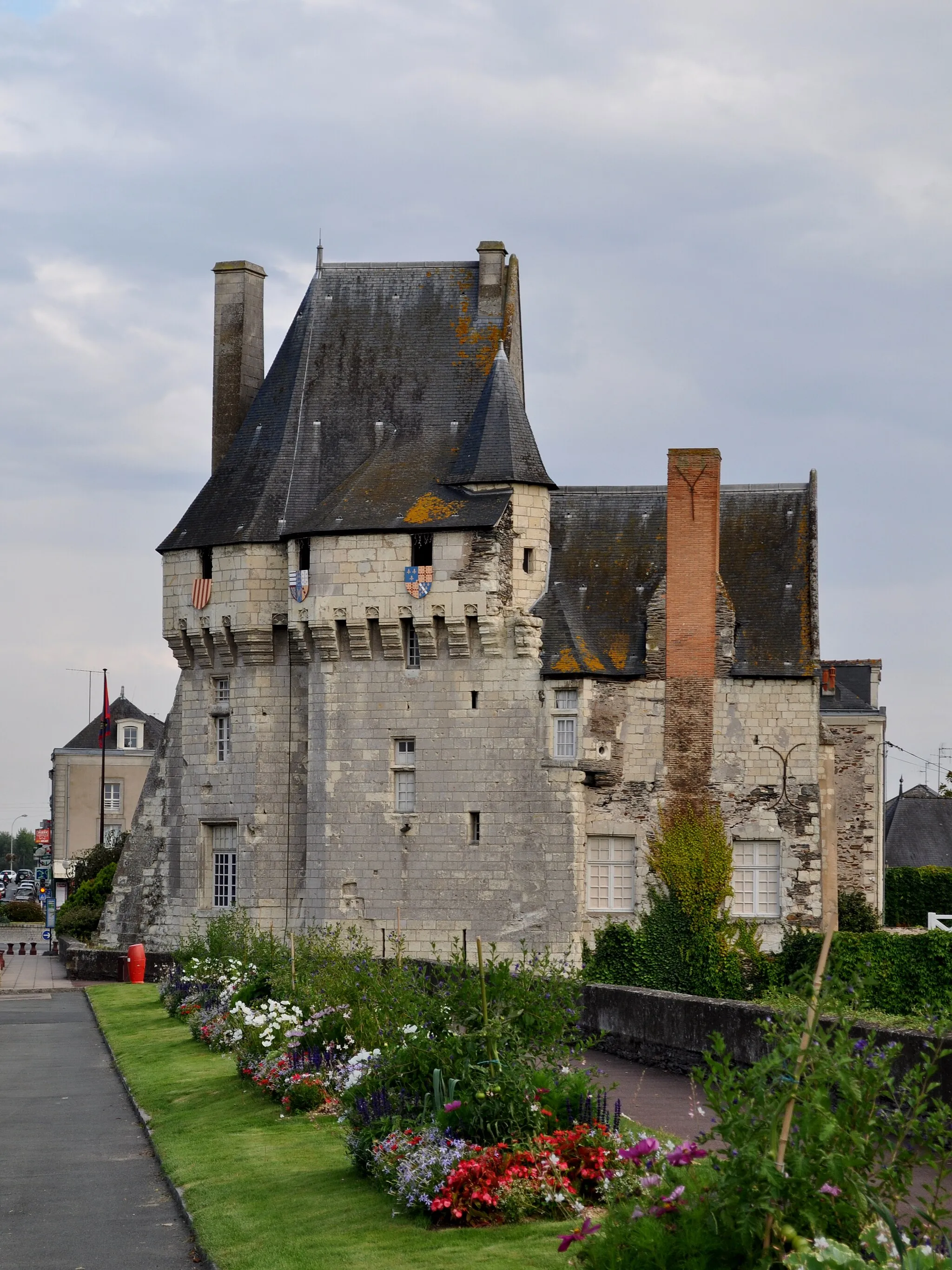 Photo showing: This building is classé au titre des monuments historiques de la France. It is indexed in the base Mérimée, a database of architectural heritage maintained by the French Ministry of Culture, under the reference PA00109235 .