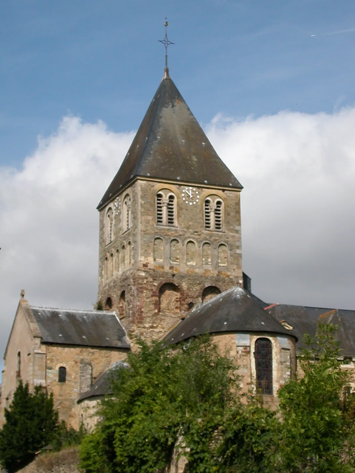 Photo showing: Chevet of Saint-Jean church in Château-Gontier (XIth century)
