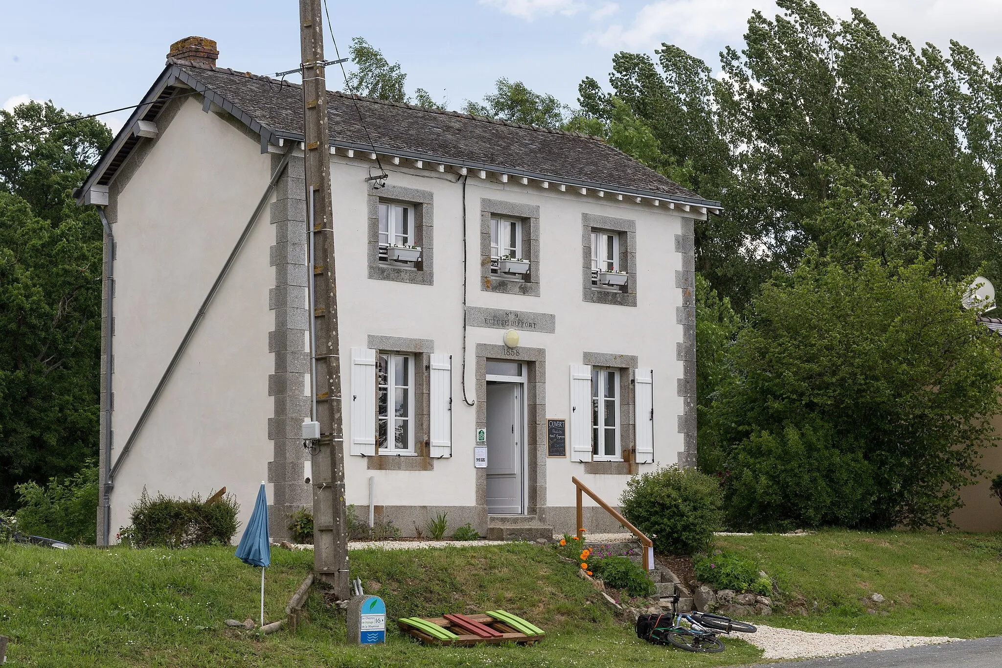 Photo showing: Écluse du Port sur la Mayenne, à Sacé en Mayenne