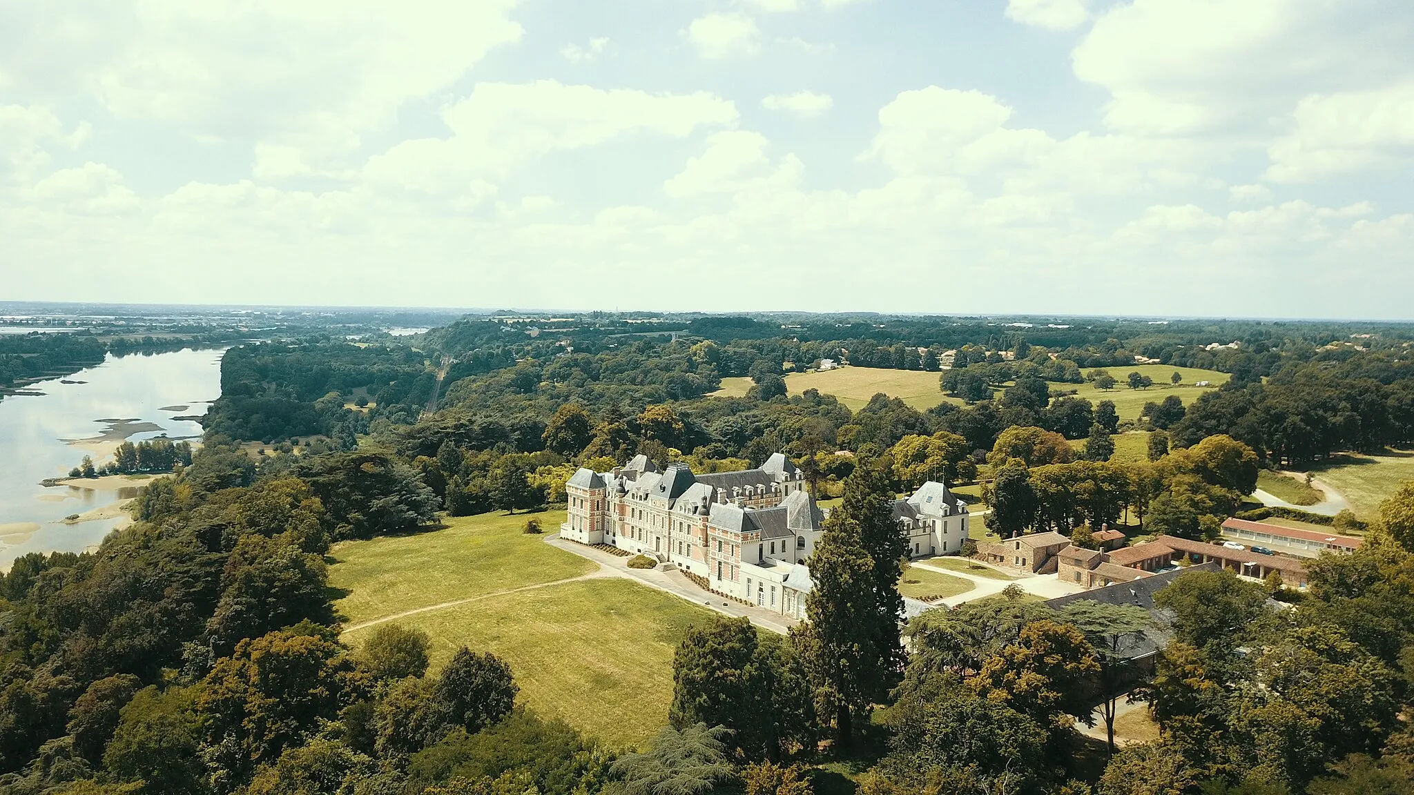 Photo showing: Château de Clermont, Le Cellier, Loire Atlantique. Loire Valley. Vallée de la Loire.