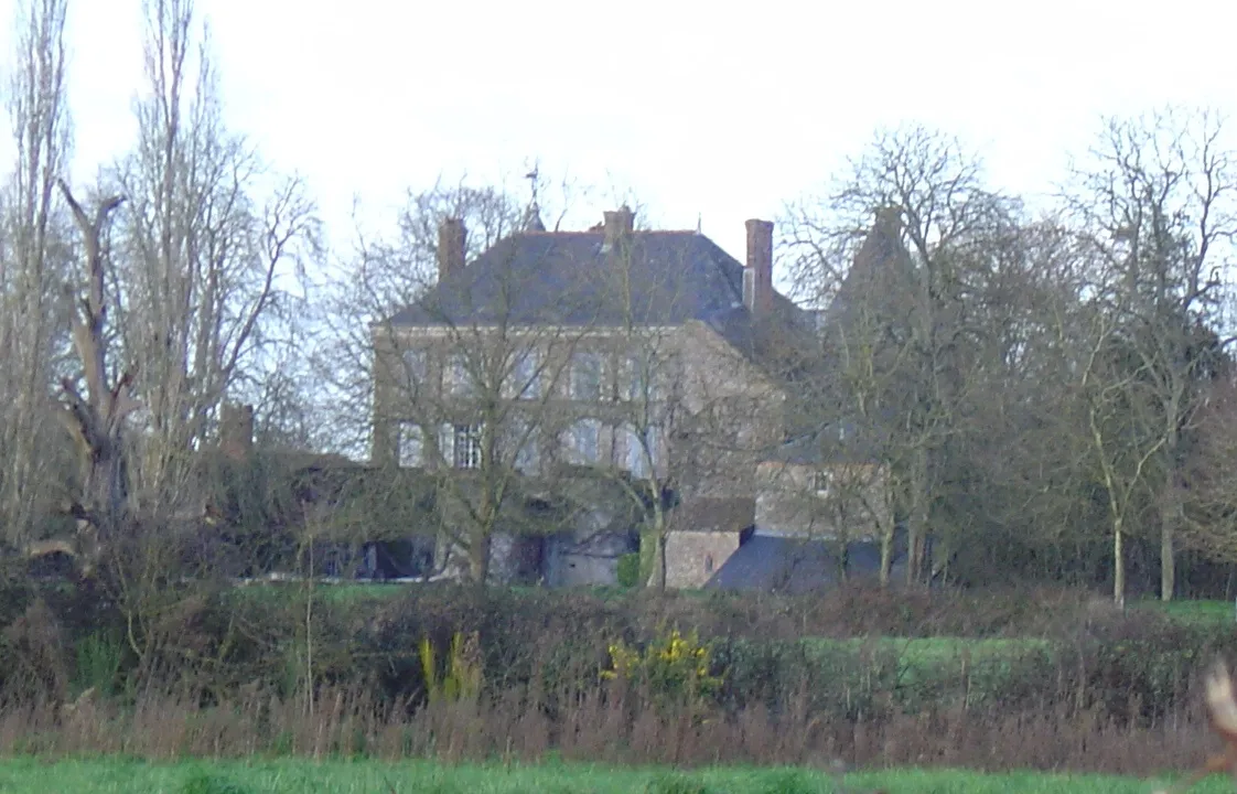 Photo showing: Château de la Sorinière - Chemillé (Maine-et-Loire) - view from the D124 - facing the Bois de Sainte-Anne