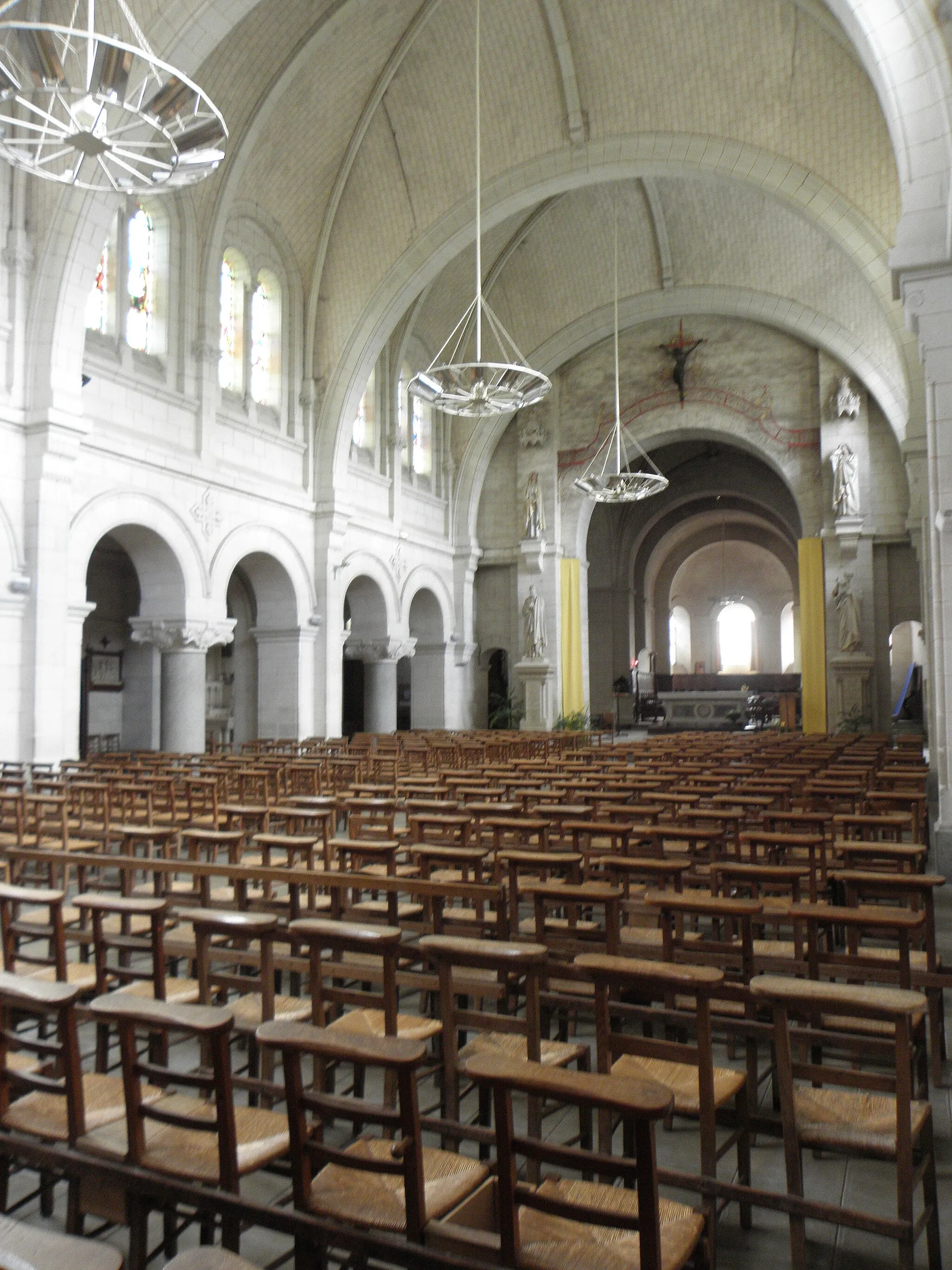 Photo showing: Église Saint-Pierre de Chemillé-en-Anjou (49). Intérieur.