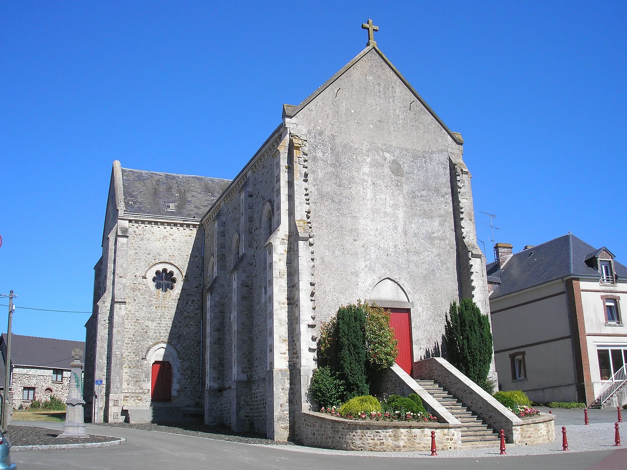 Photo showing: Villepail (Pays de la Loire, France). L'église Saint-Sulpice.