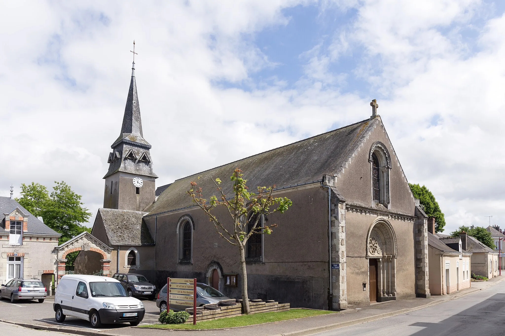 Photo showing: Church of Marigné-Peuton.