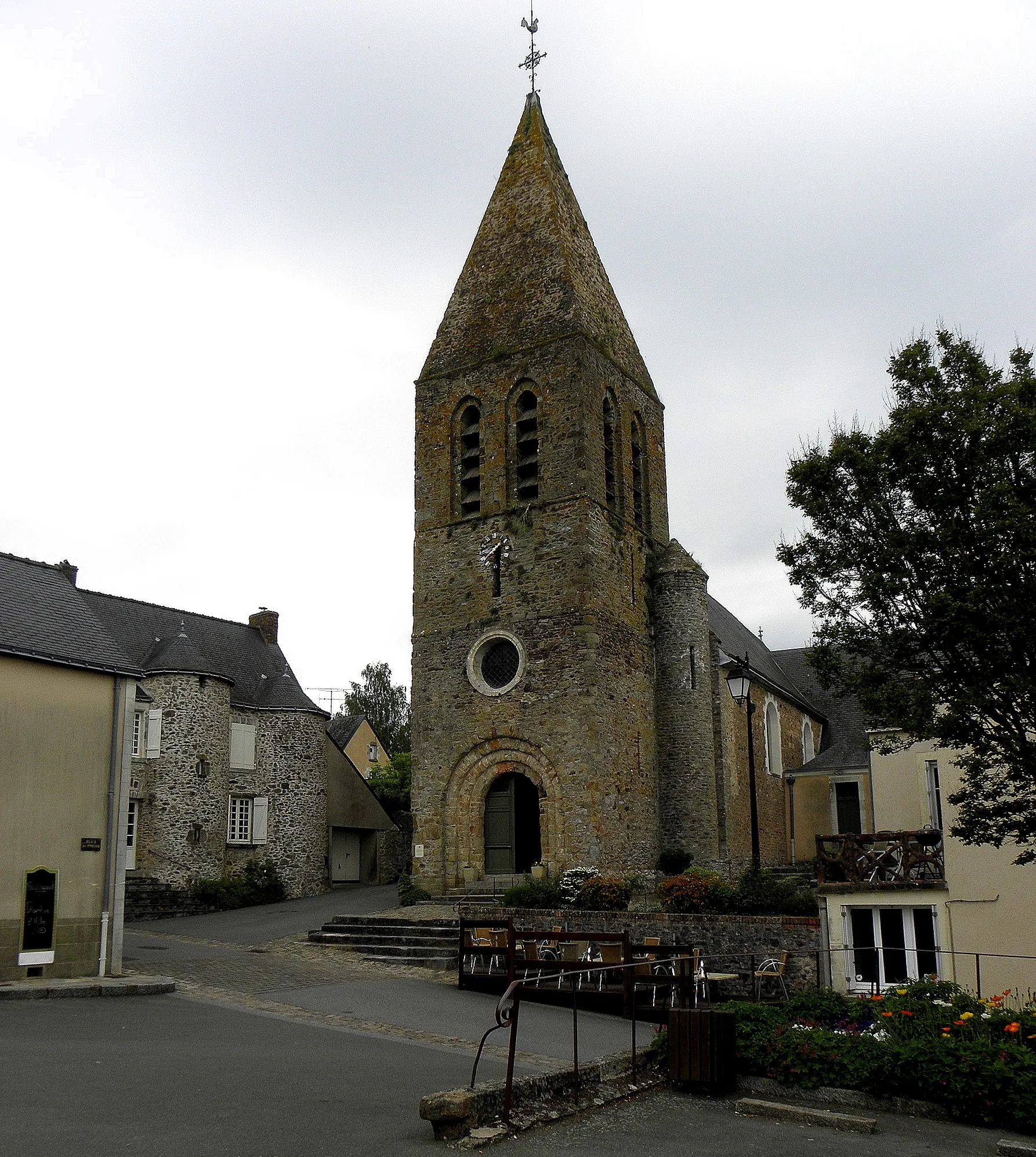 Photo showing: Église Saint-Pierre de Parné-sur-Roc (53). Clocher.