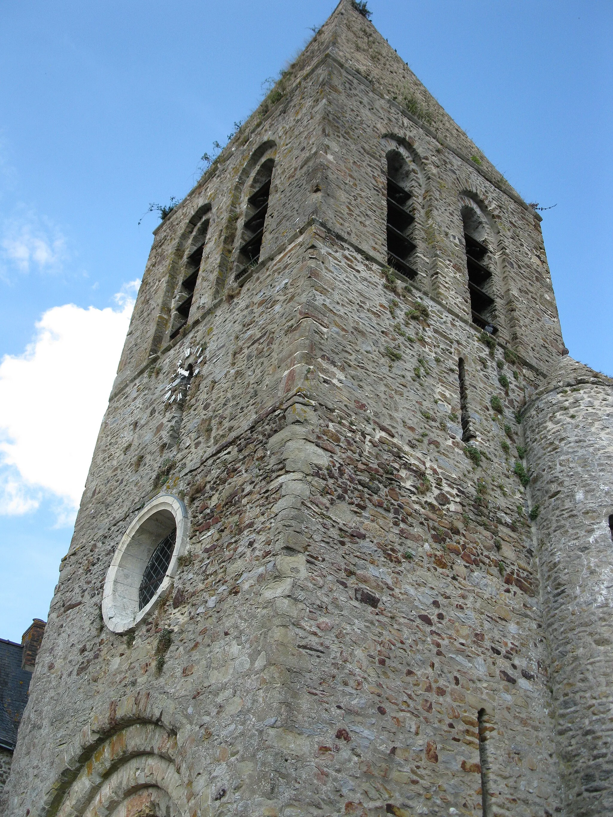 Photo showing: Église Saint-Pierre de Parné-sur-Roc