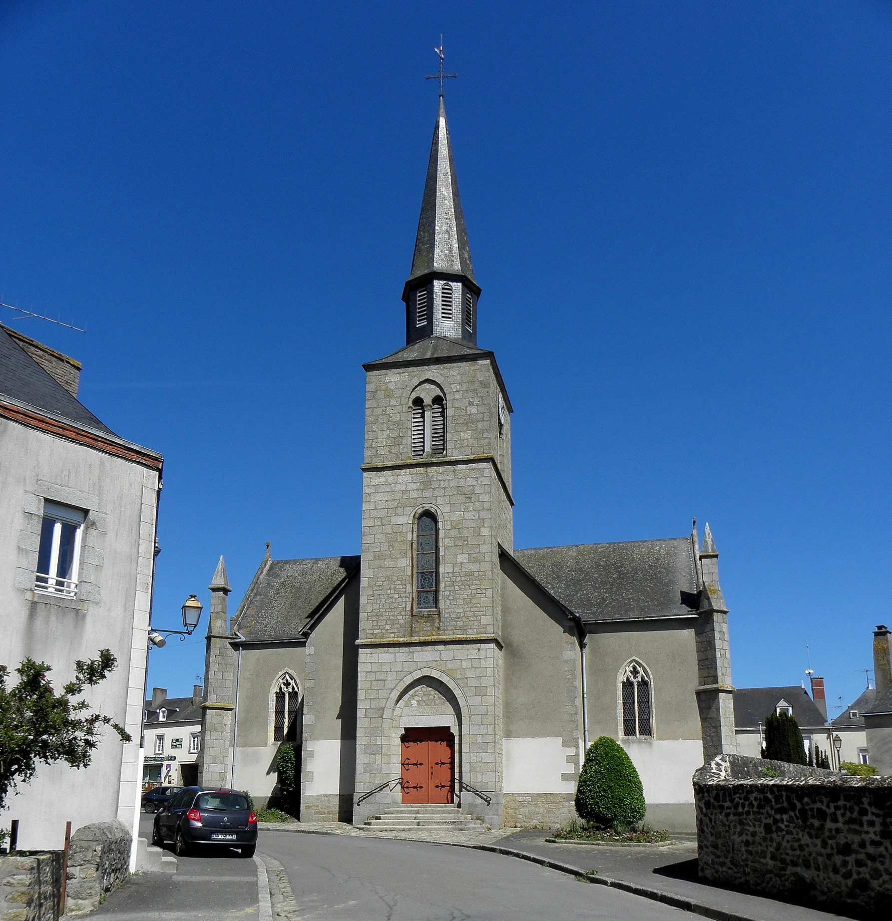 Photo showing: Église Saint-Georges de Martigné-sur-Mayenne (53). Façade occidentale.