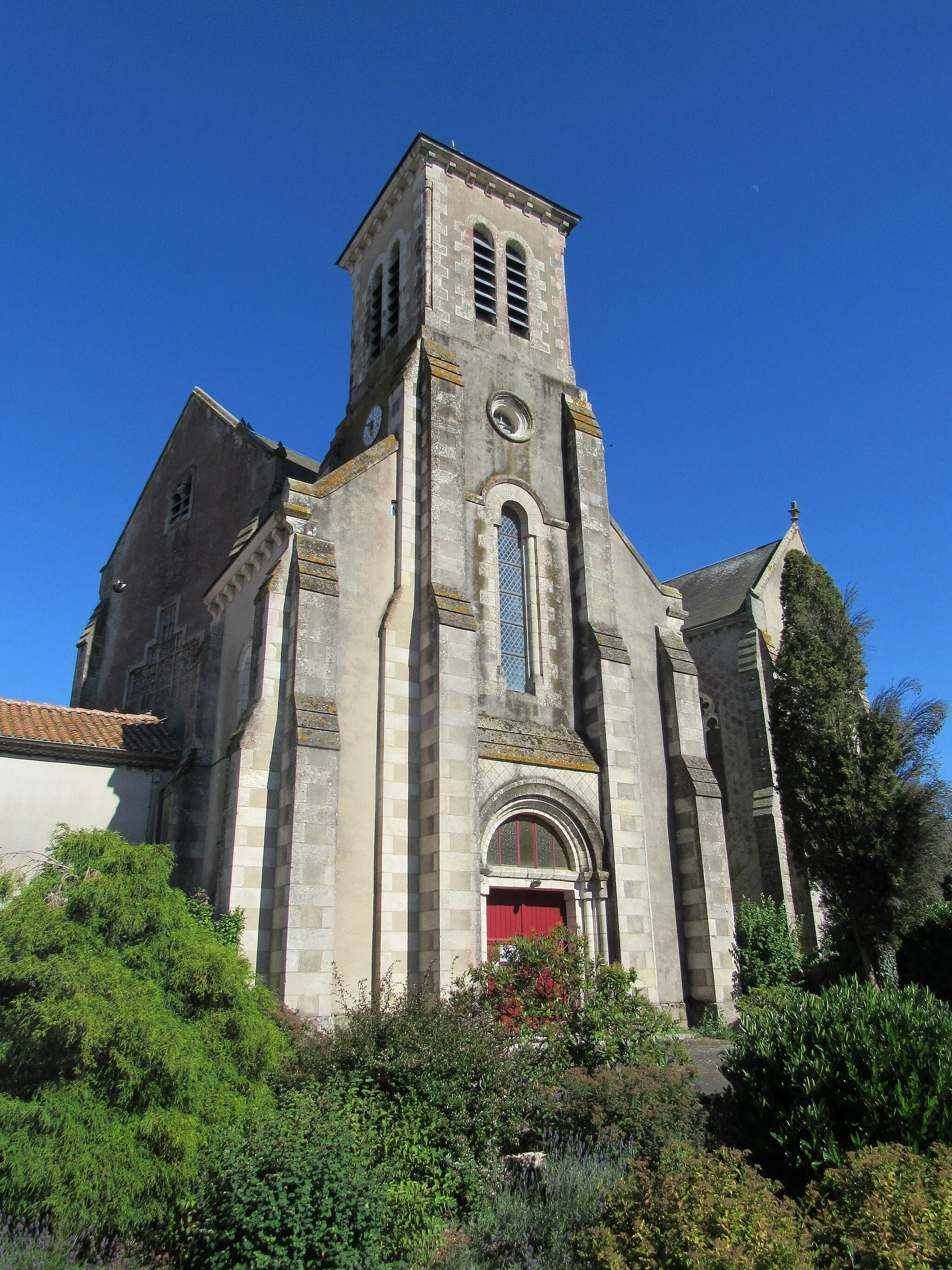 Photo showing: église Saint Pierre