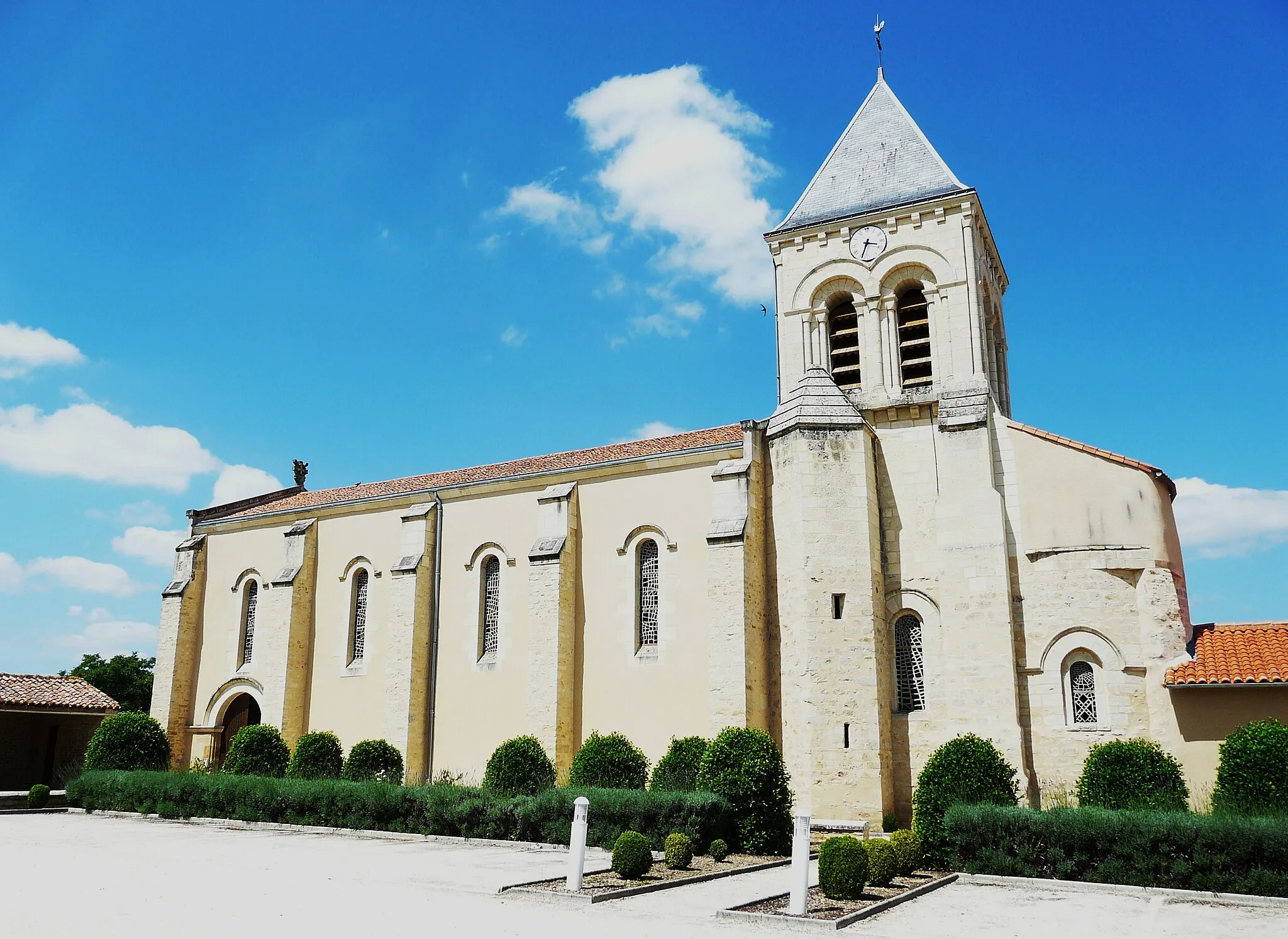 Photo showing: Église Saint Pierre de Louzy