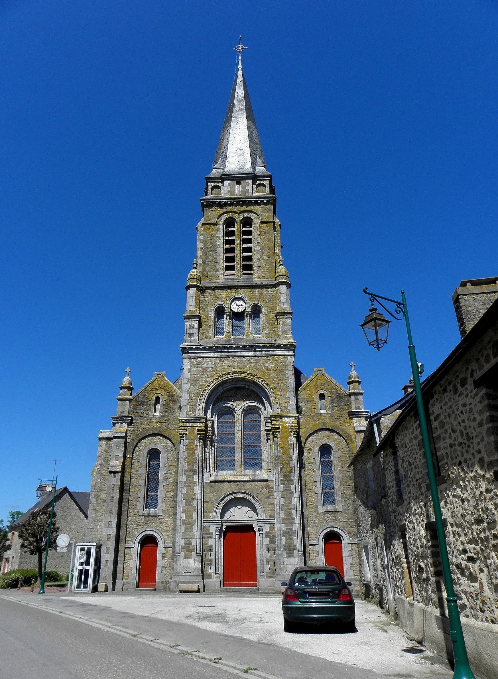 Photo showing: Saint-Germain-d'Anxure (53). Façade principale de l'église.