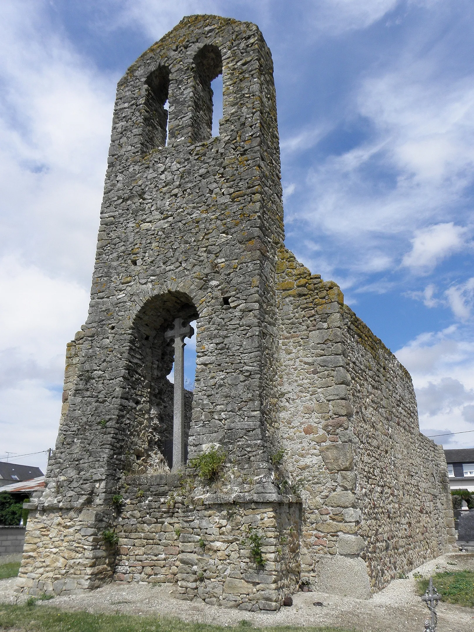 Photo showing: Ancienne église Saint-Ouen de Saint-Ouen-des-Vallons (53).