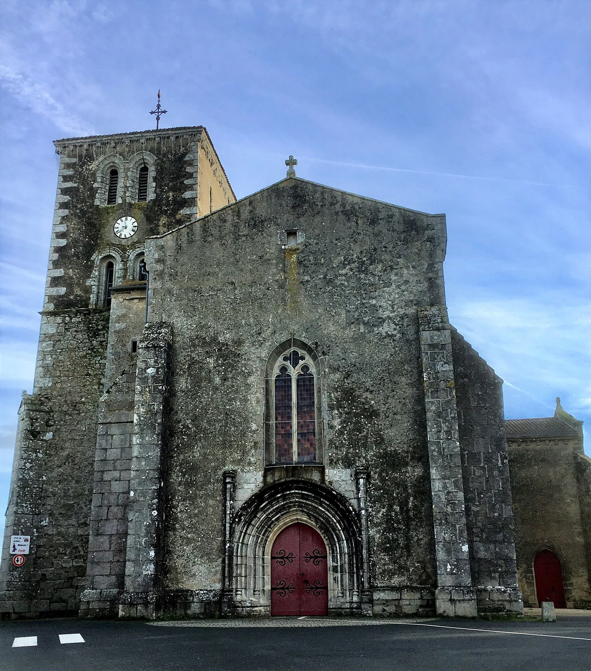 Photo showing: l'église vue de la place