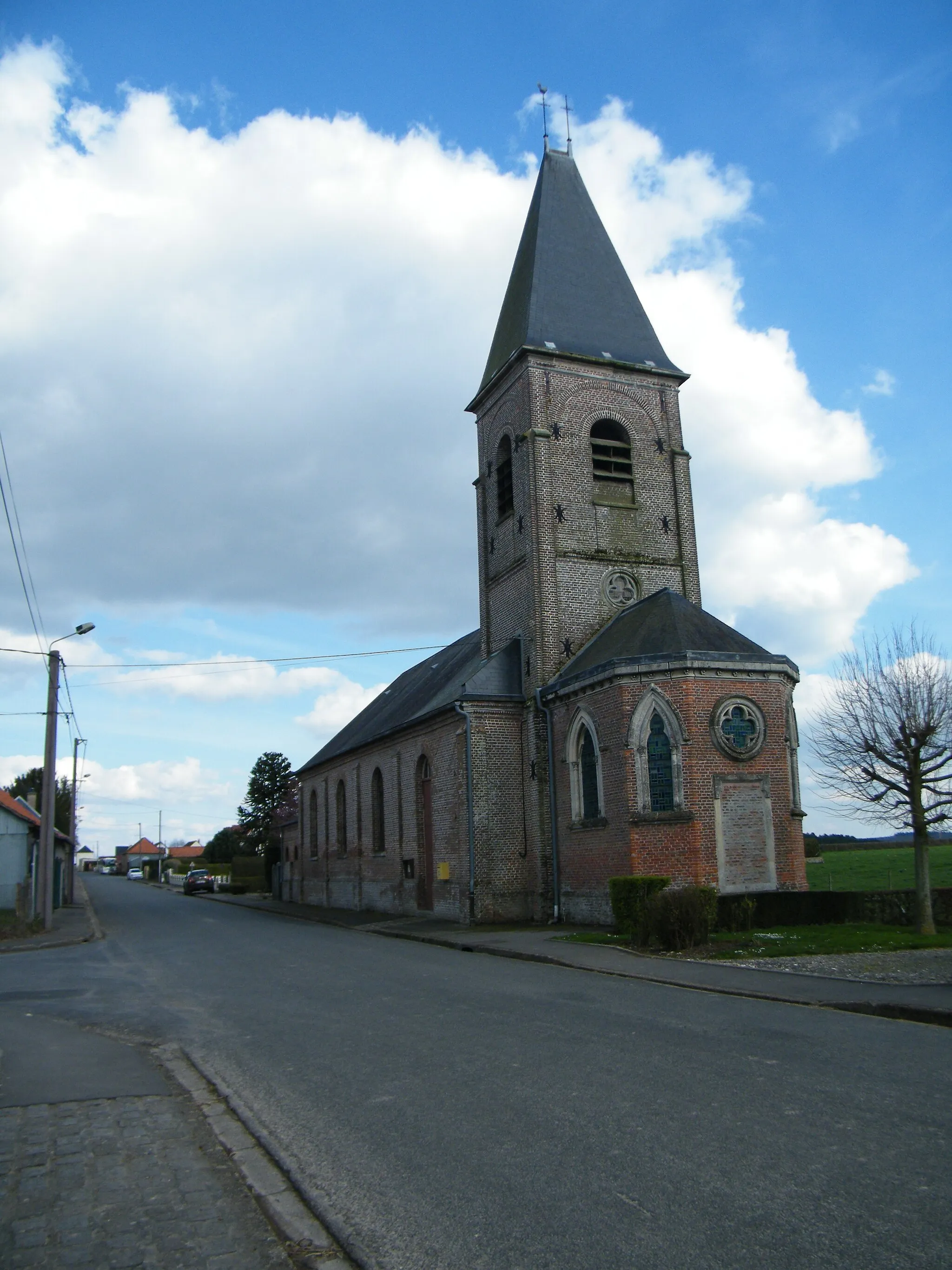 Photo showing: L'église, côté clocher.