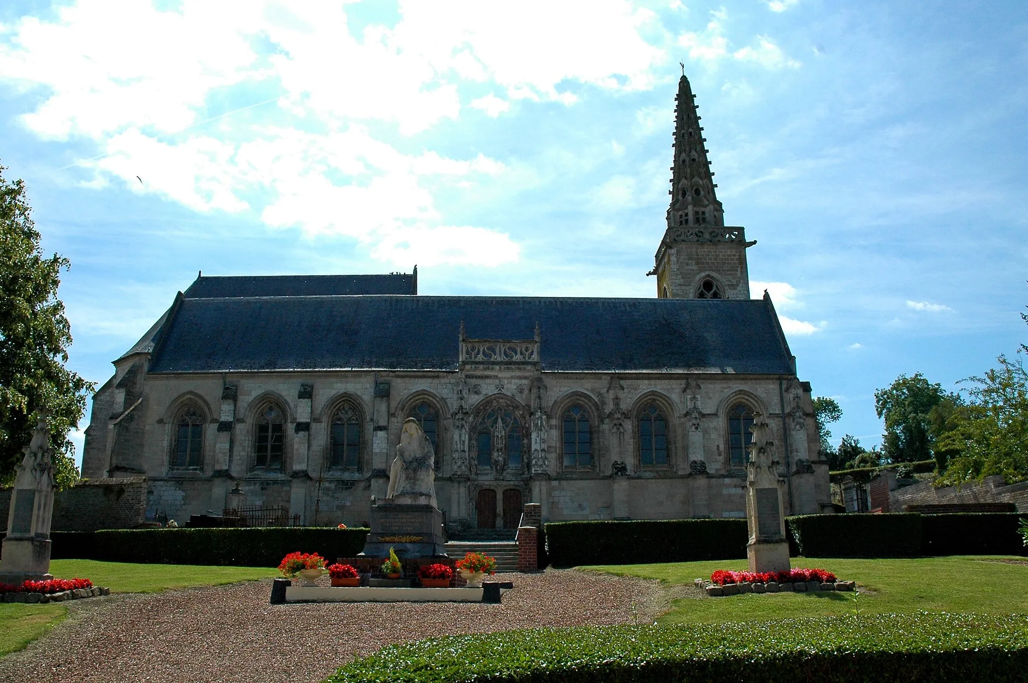 Photo showing: Église Saint-Riquier de Fontaine-sur-Somme (Somme, France), façade nord.