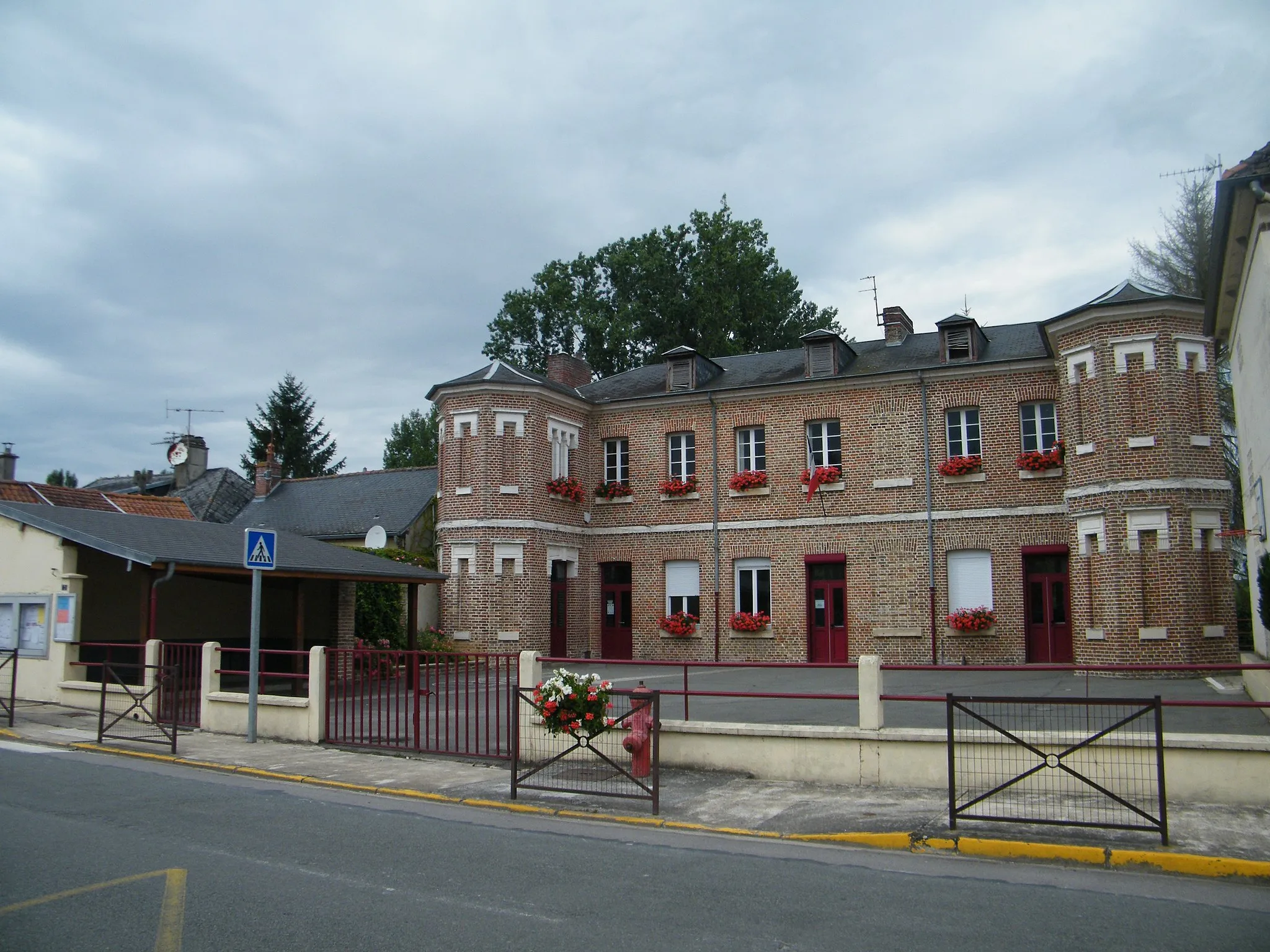 Photo showing: École communale de Condé-Folie, Somme, France.