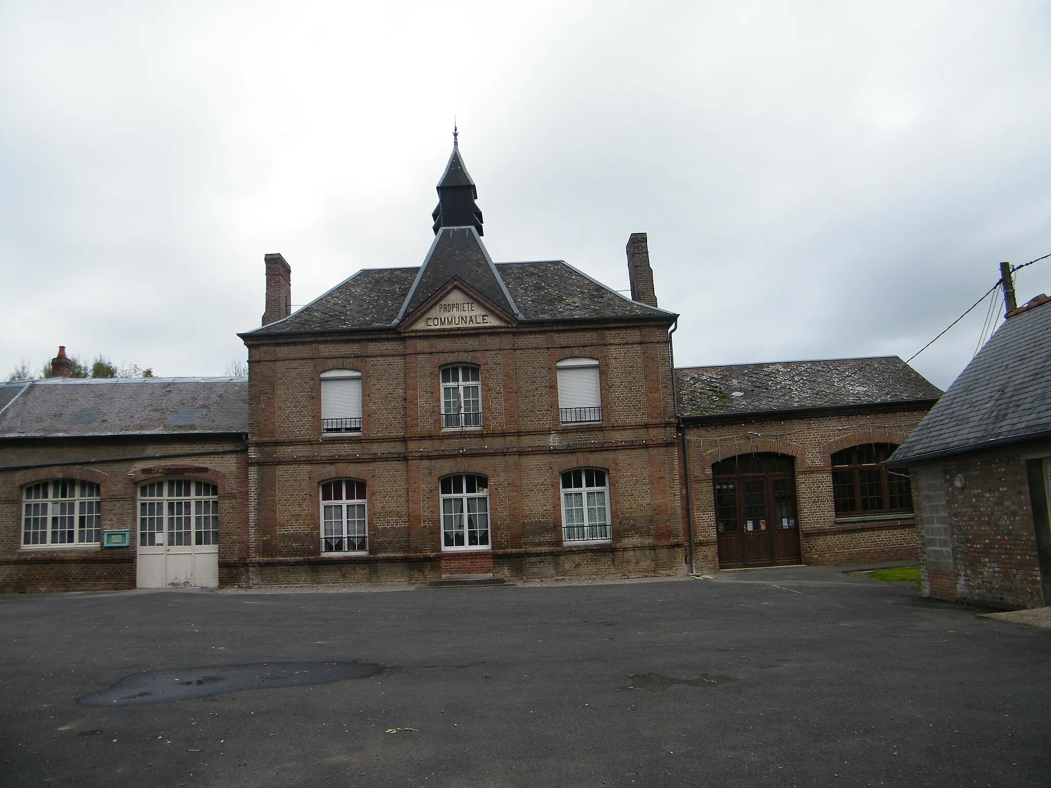 Photo showing: Liercourt, Somme, France, ancienne école.