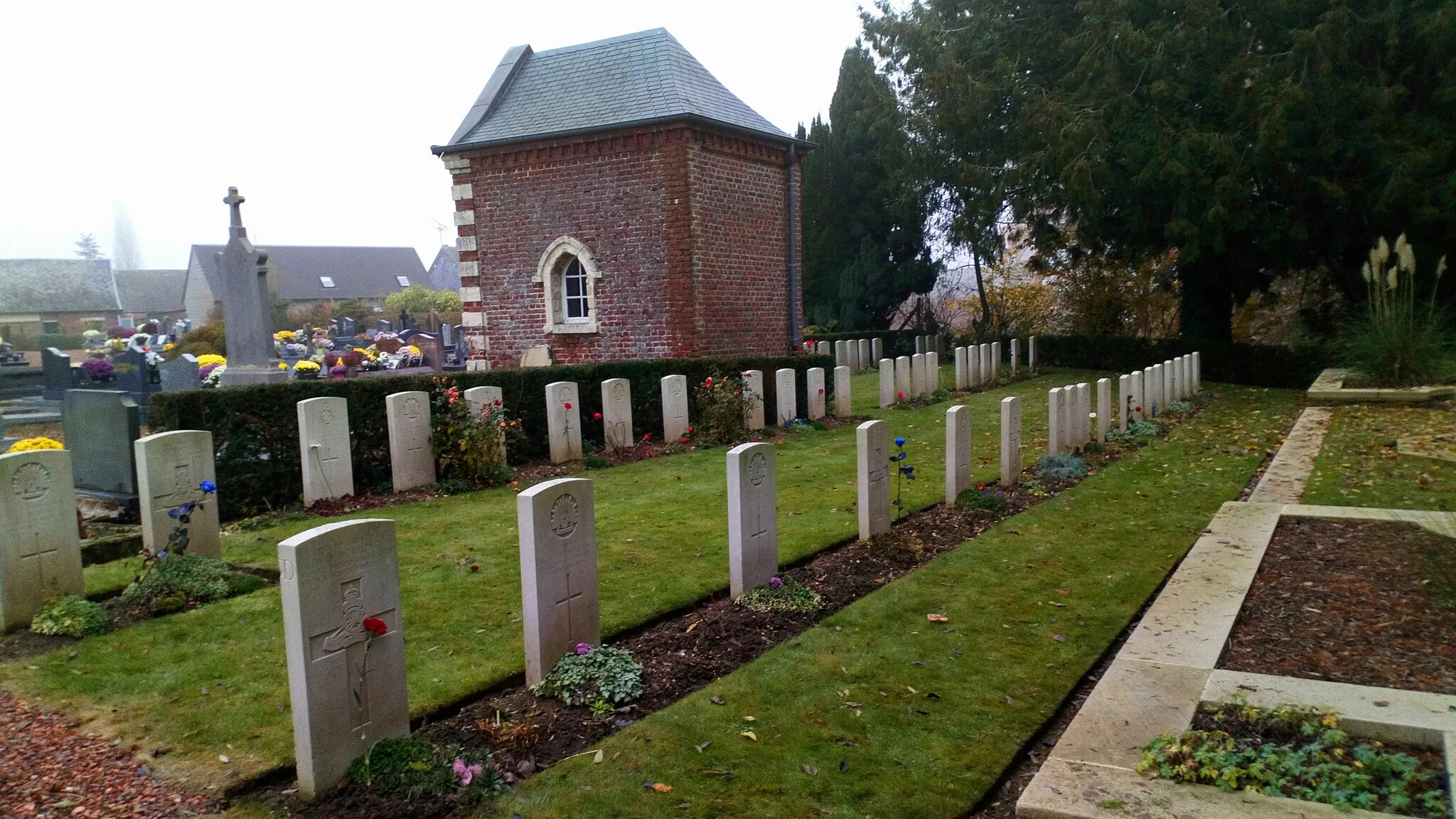 Photo showing: Fréchencourt, cimetière communal, carré militaire britannique 2